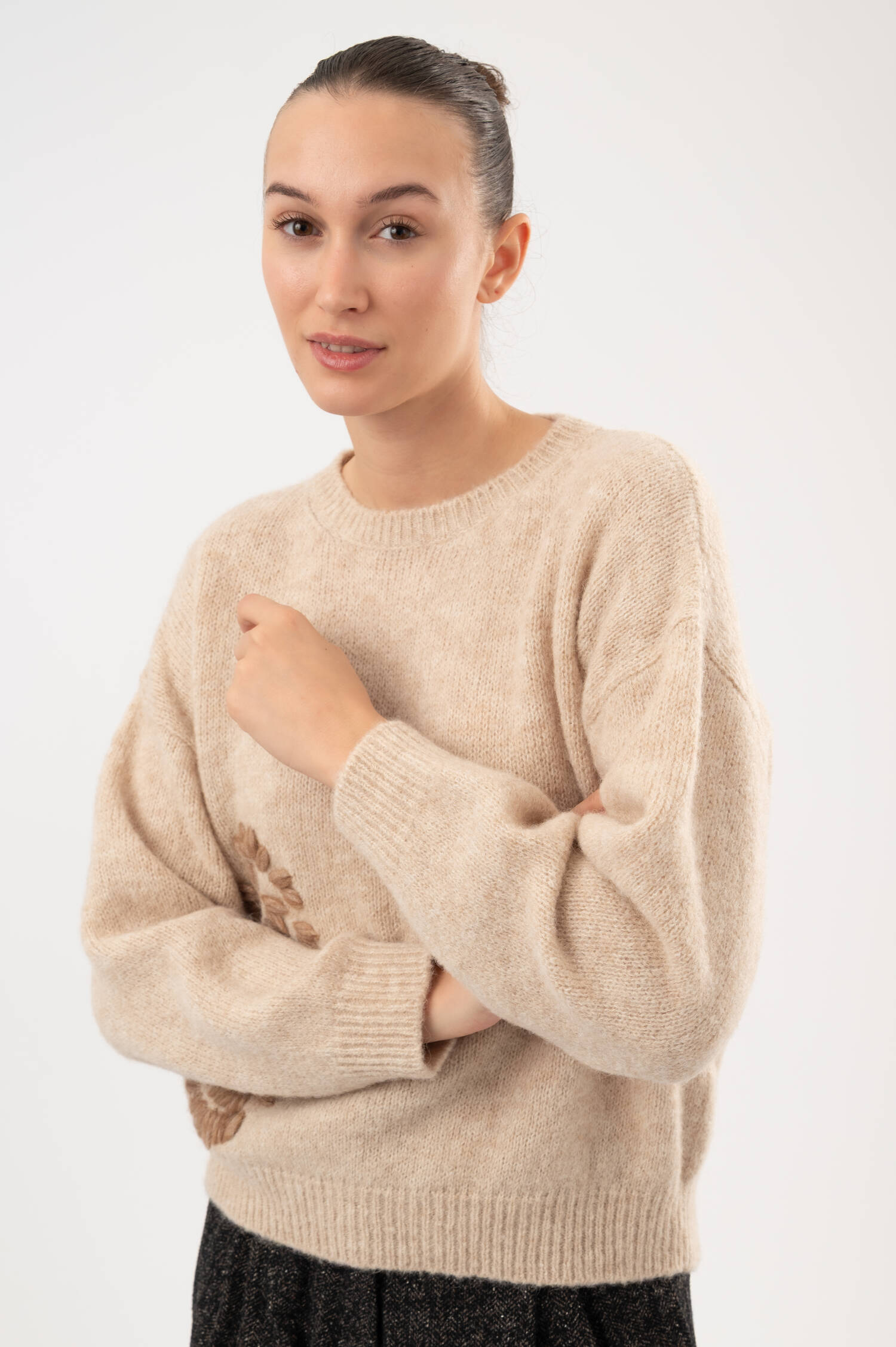 Alpaka-Mix-Pullover mit Blumenstickerei in Beige