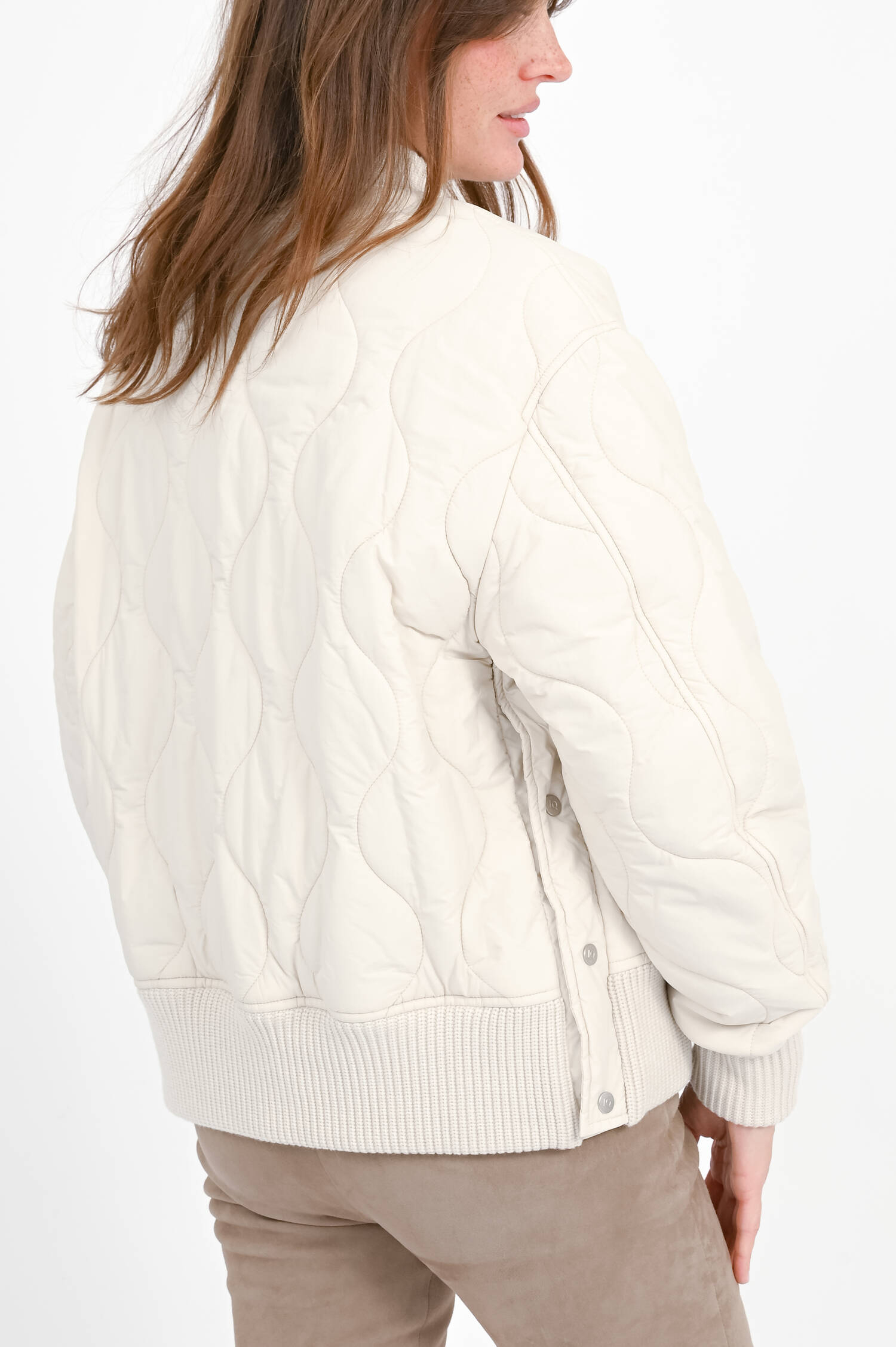 Bomberjacke mit Wellen-Stepp-Optik in White Bomberjacke mit Wellen-Stepp-Optik in White