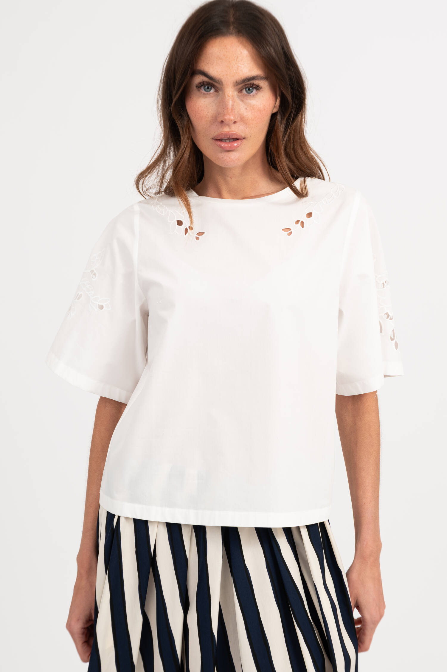 T-Shirt TARGA mit Broderie in Weiß