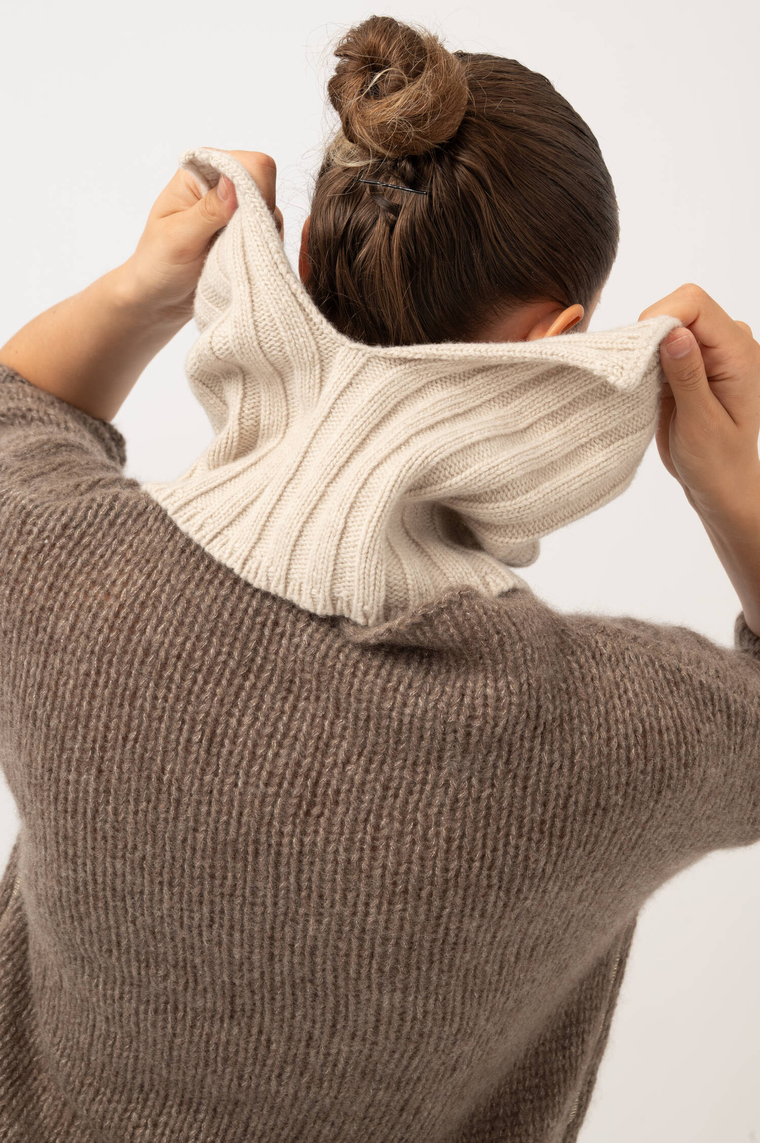 Woll-Strickkragen Schlauchschal in Beige