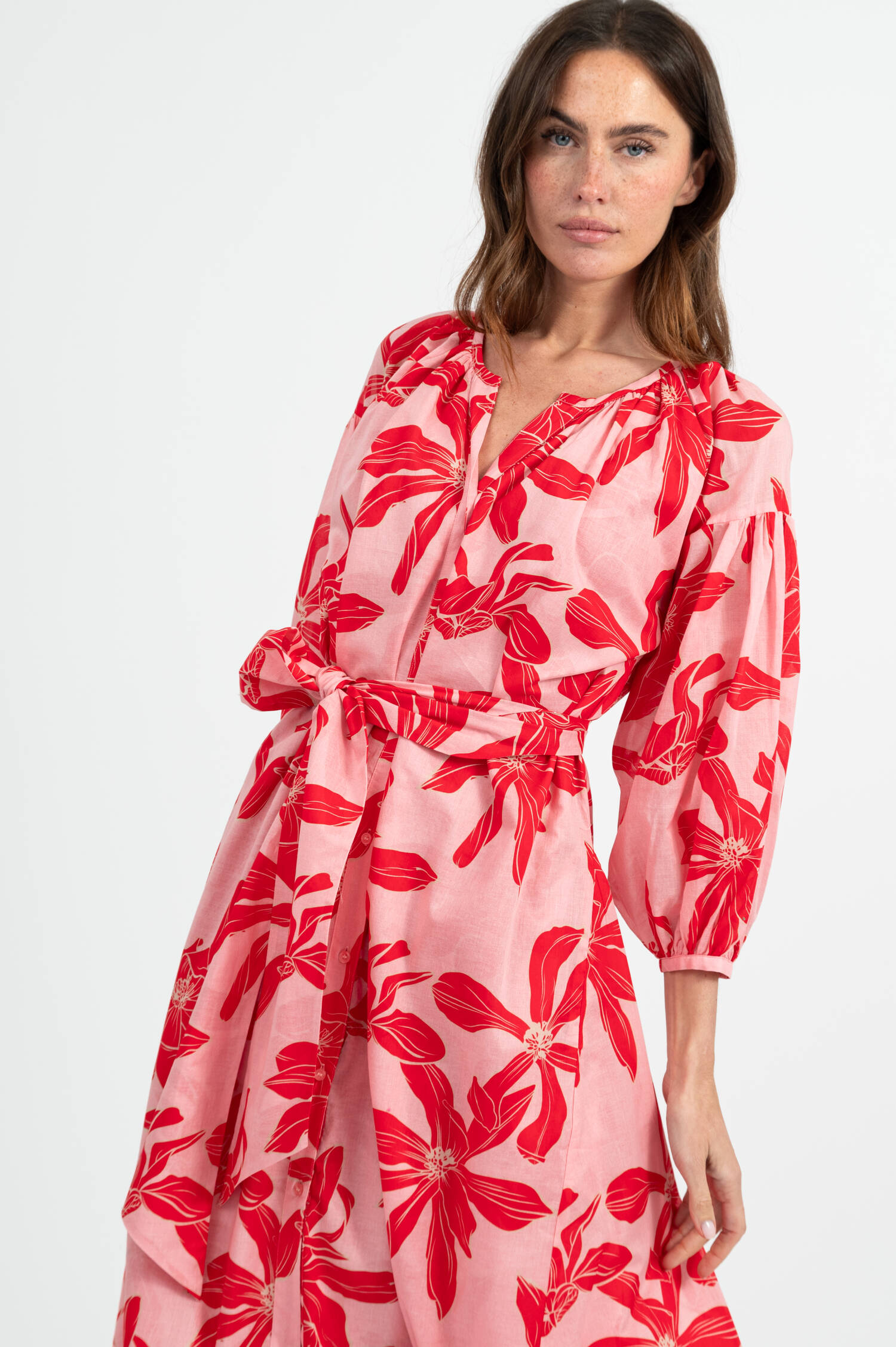 Kleid AVA mit Blumenprint in Rosa/Rot