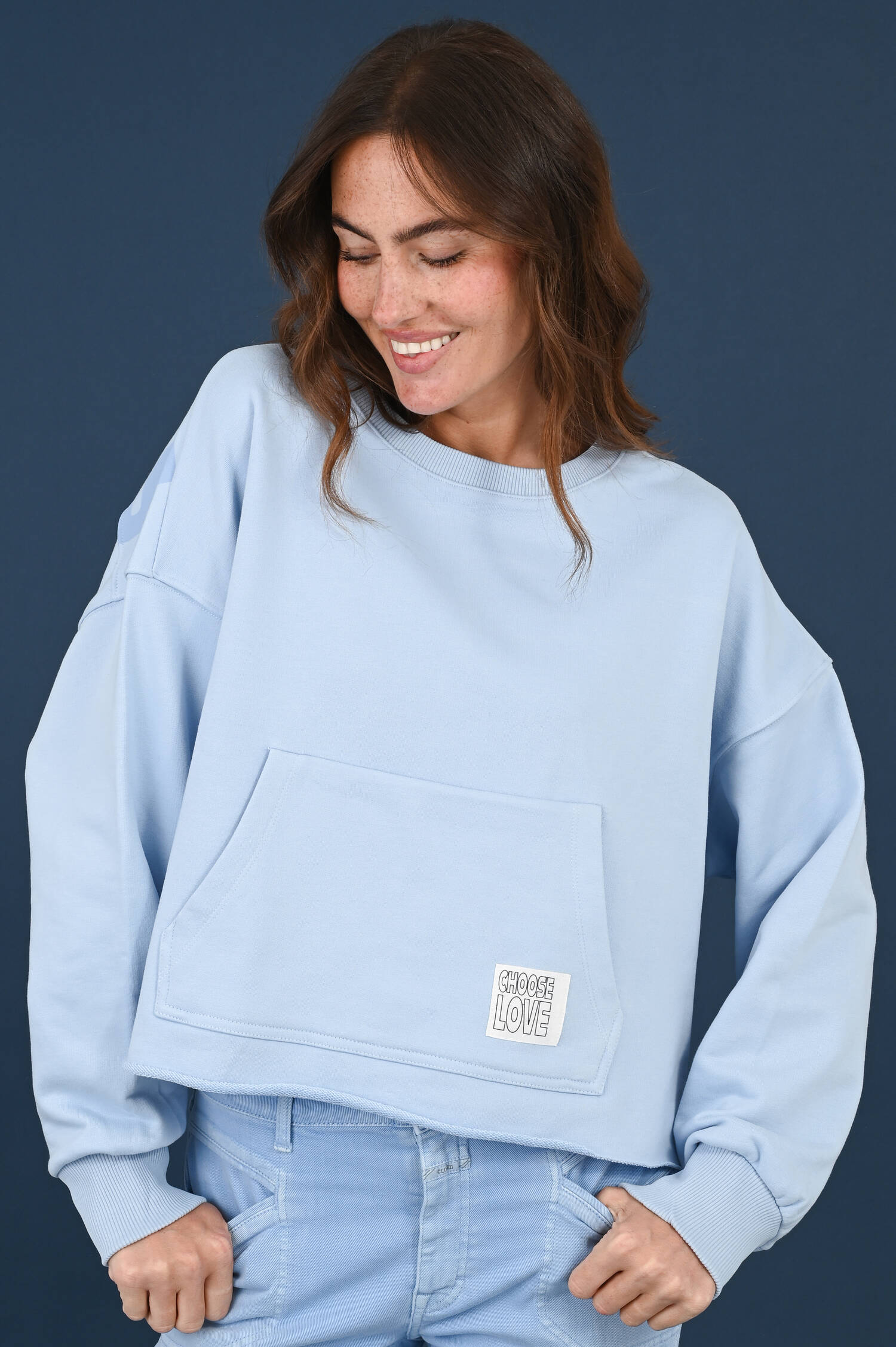 Sweater HAPPINESS in Hellblau Sweater HAPPINESS in Hellblau