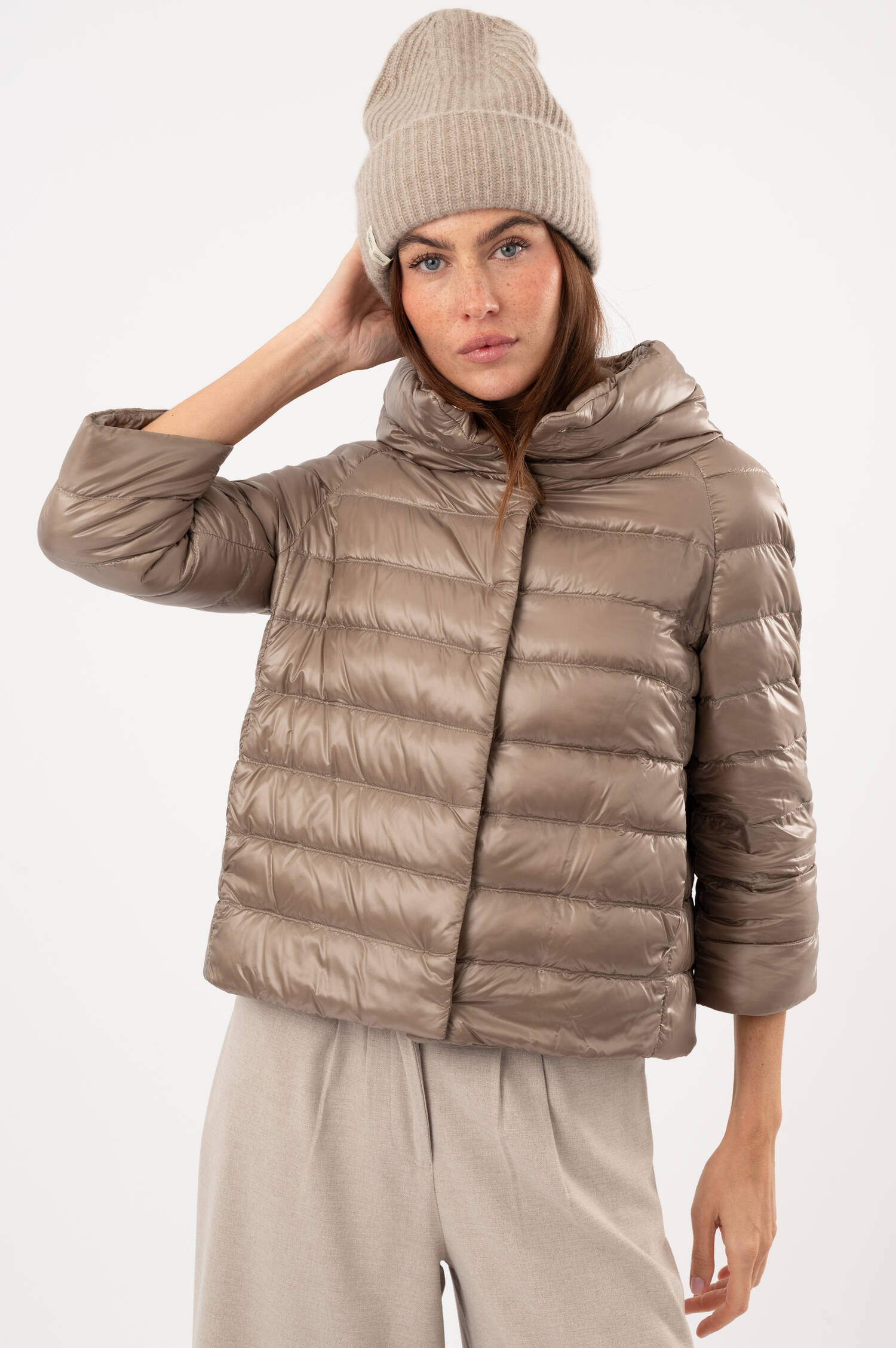 Daunenjacke mit 3/4-Arm in Taupe