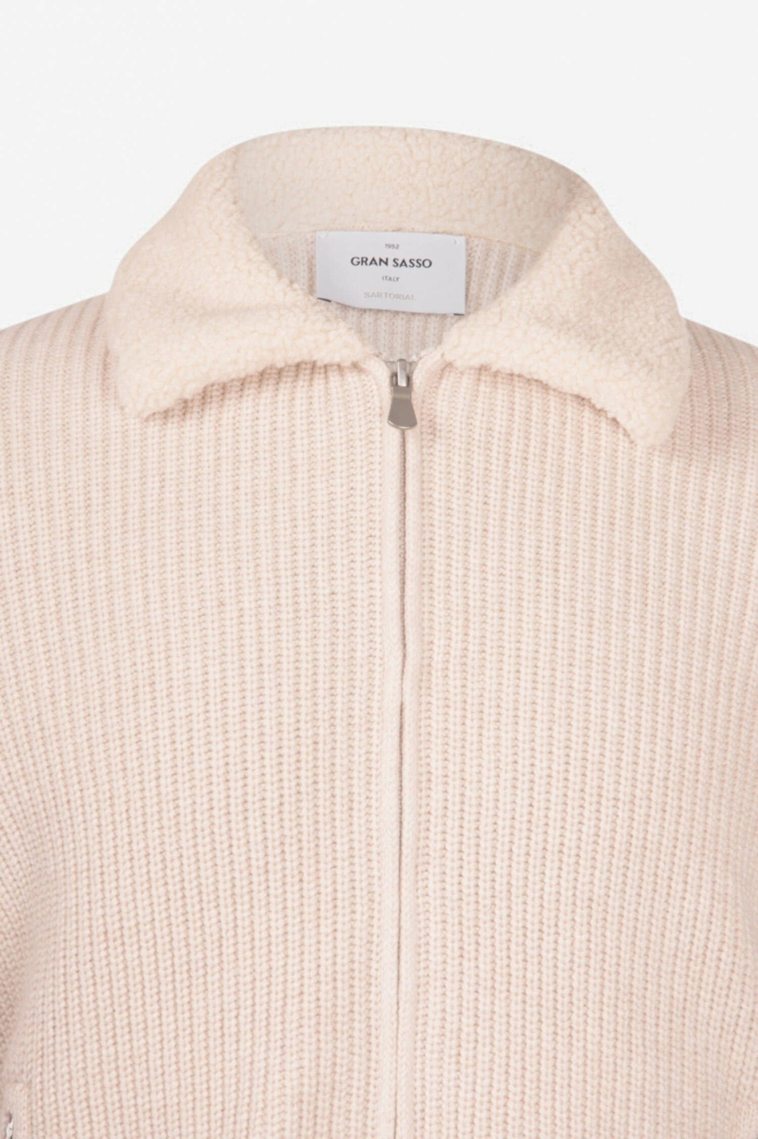 Strickjacke in Sand