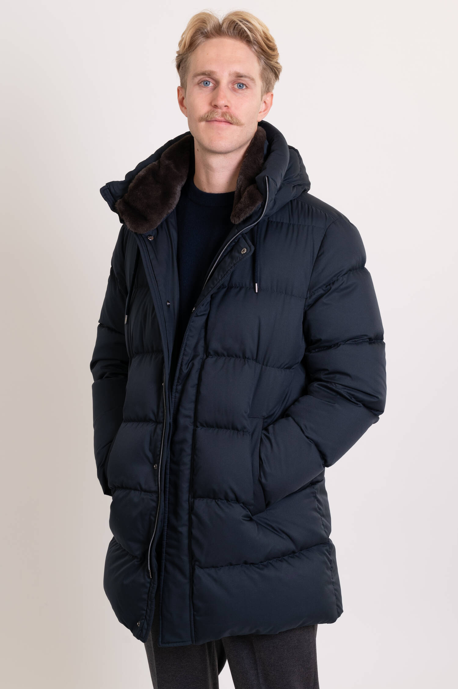 Daunenjacke in Navy