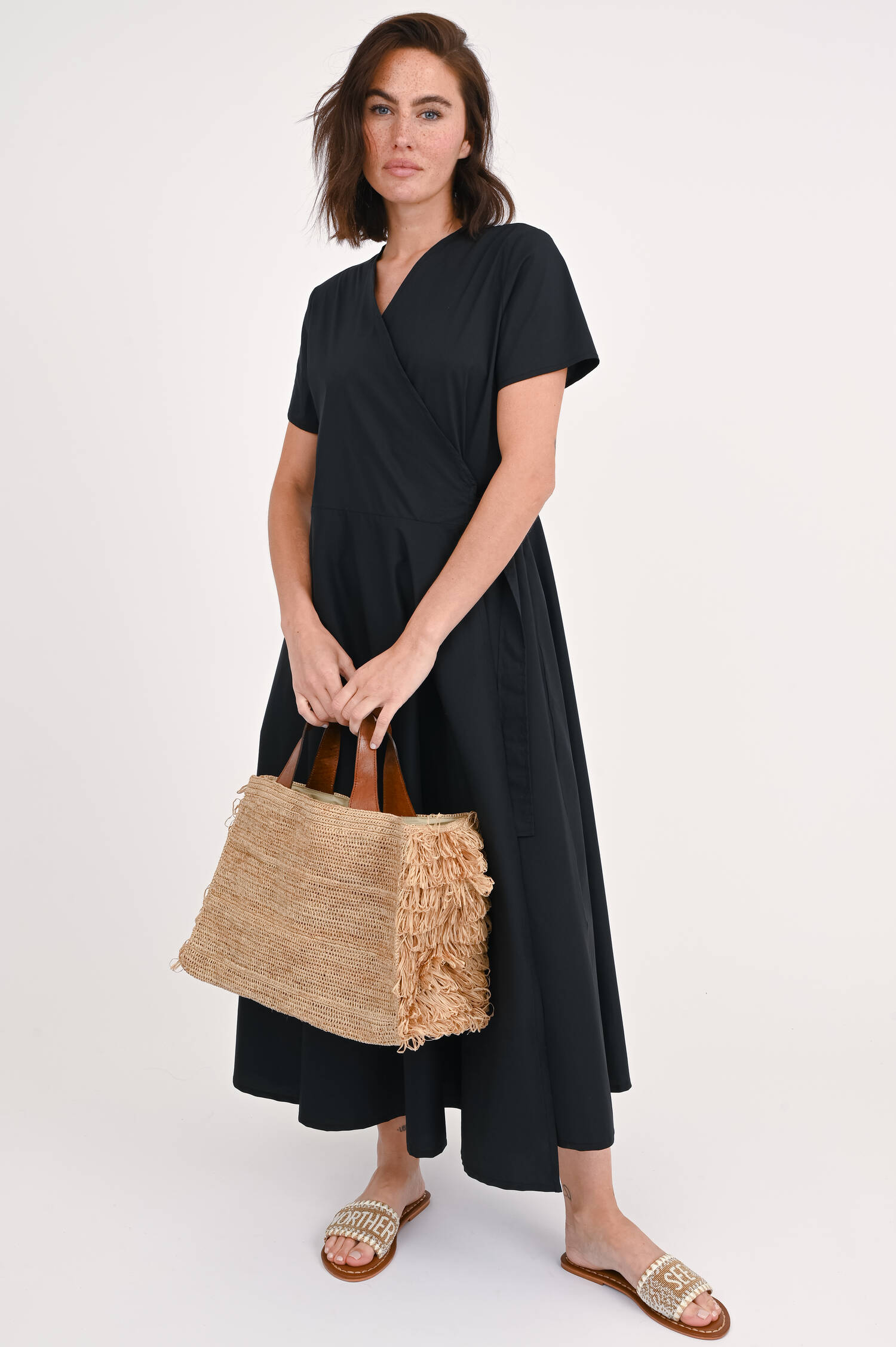 Wickelkleid aus Baumwollpopeline in Schwarz Wickelkleid aus Baumwollpopeline in Schwarz