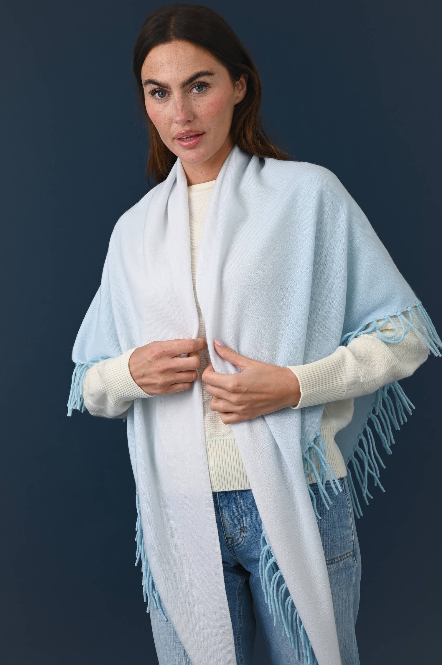 Dreieckstuch aus Woll-Cashmere in Aquablau