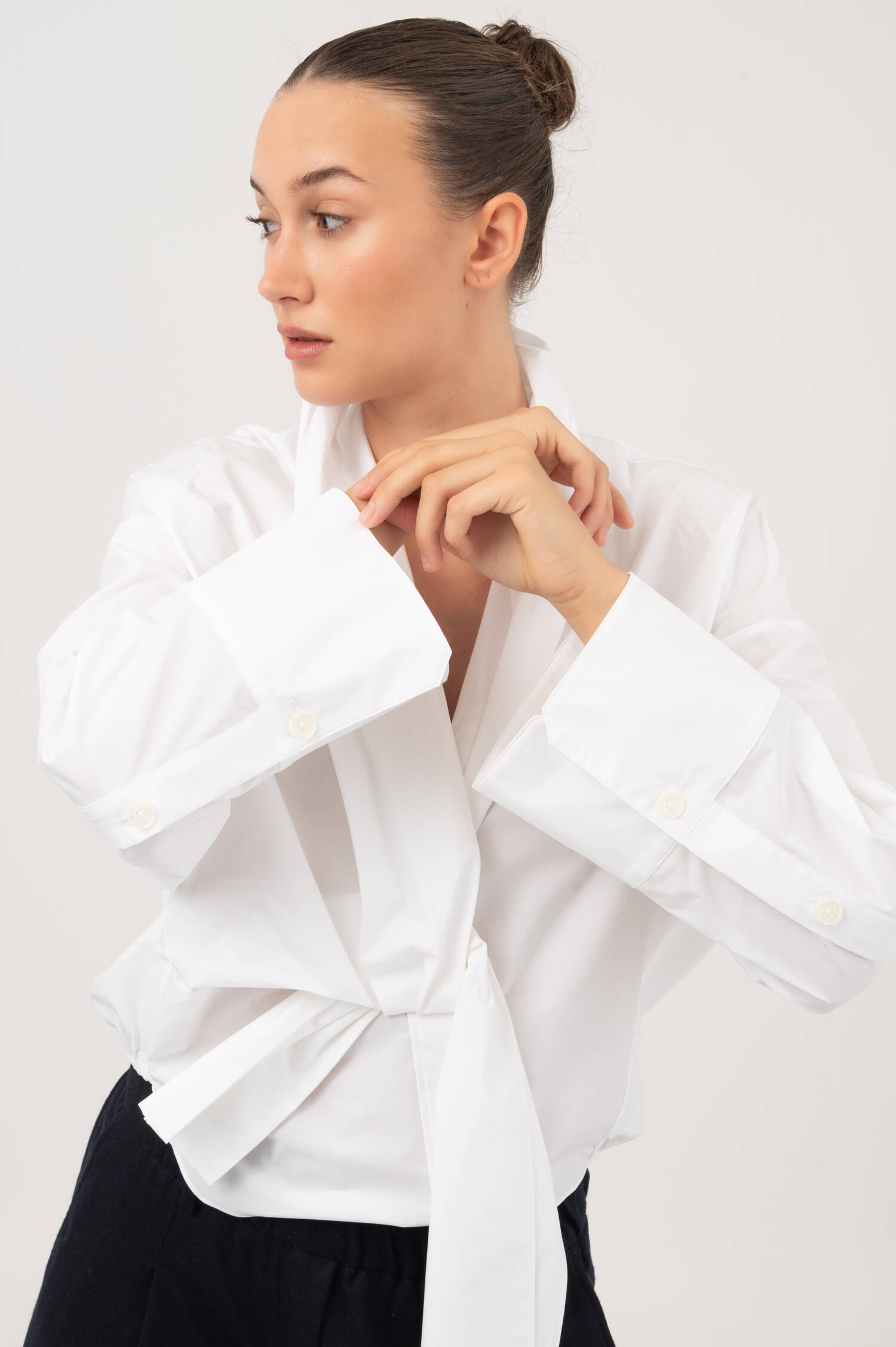 Popelin Bluse mit Knoten in Weiß Popelin Bluse mit Knoten in Weiß