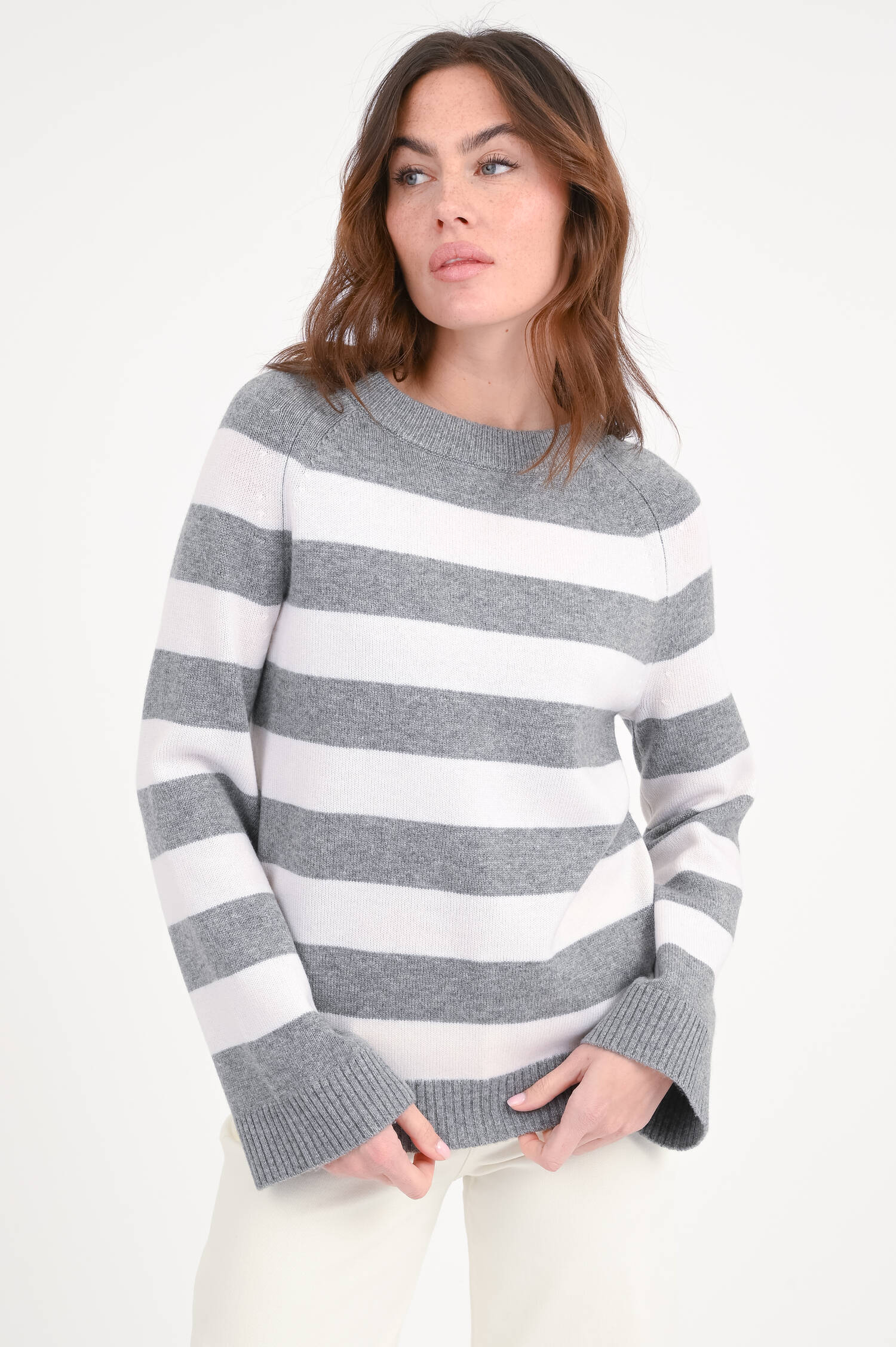 Pullover aus Woll-Cash-Mix in Grau/Weiß gestreift