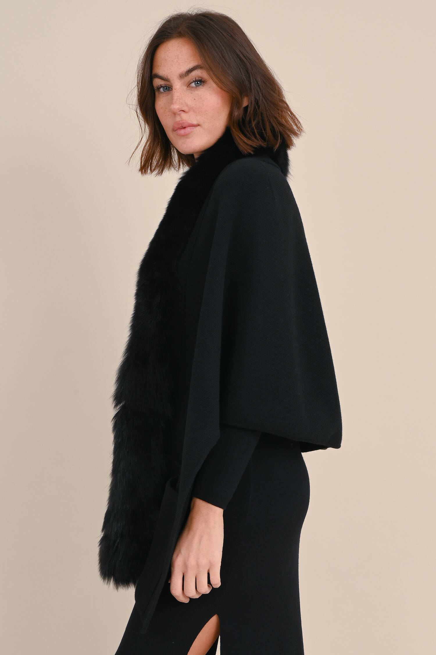 Woll-Mix Cape mit Pelz in Schwarz