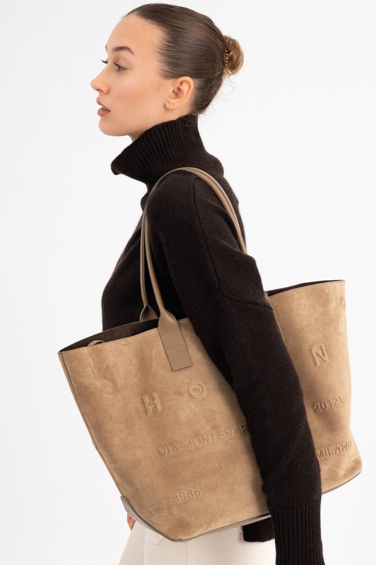Suede Shopper in Beige
