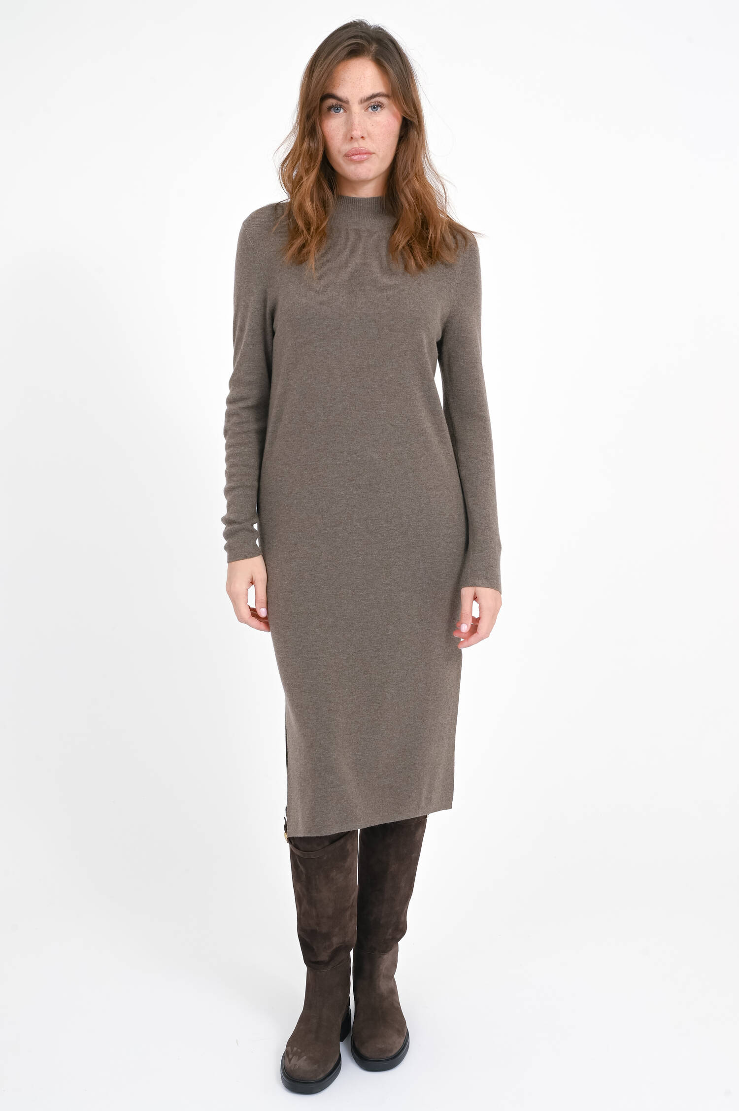 Strickkleid mit Stehkragen in Cacao Strickkleid mit Stehkragen in Cacao