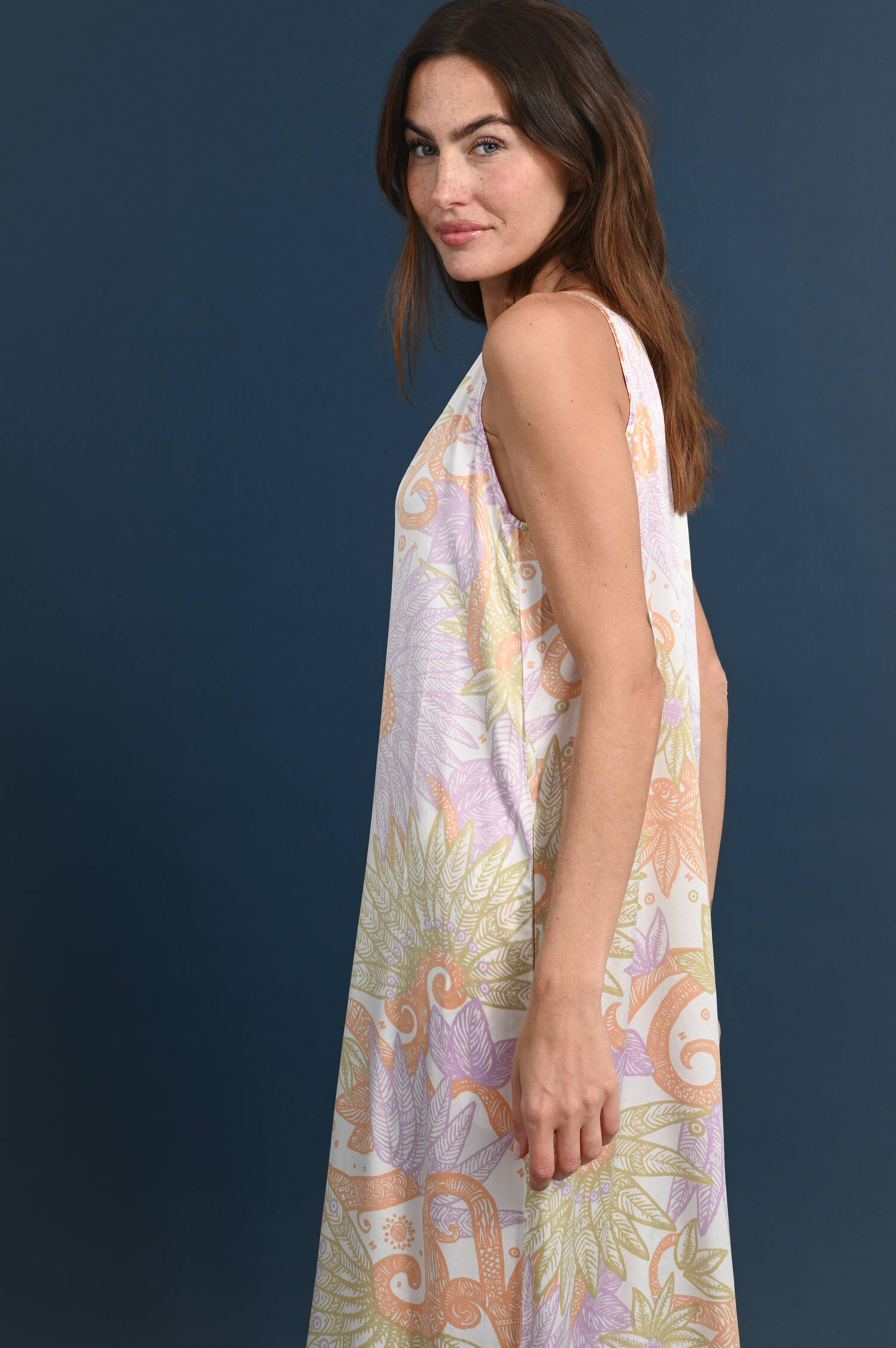 Seidenschlupfkleid mit Floralem Tropischen Print