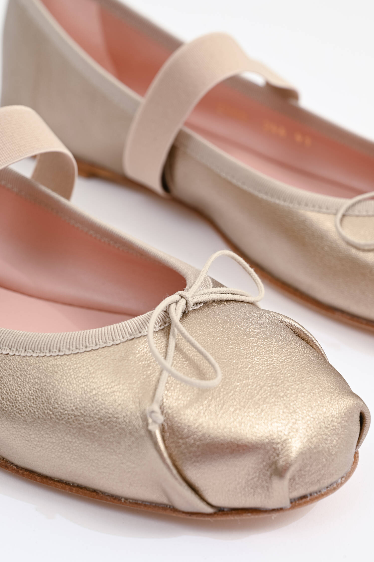 Ballerina AMI mit Riemen in Goldrose