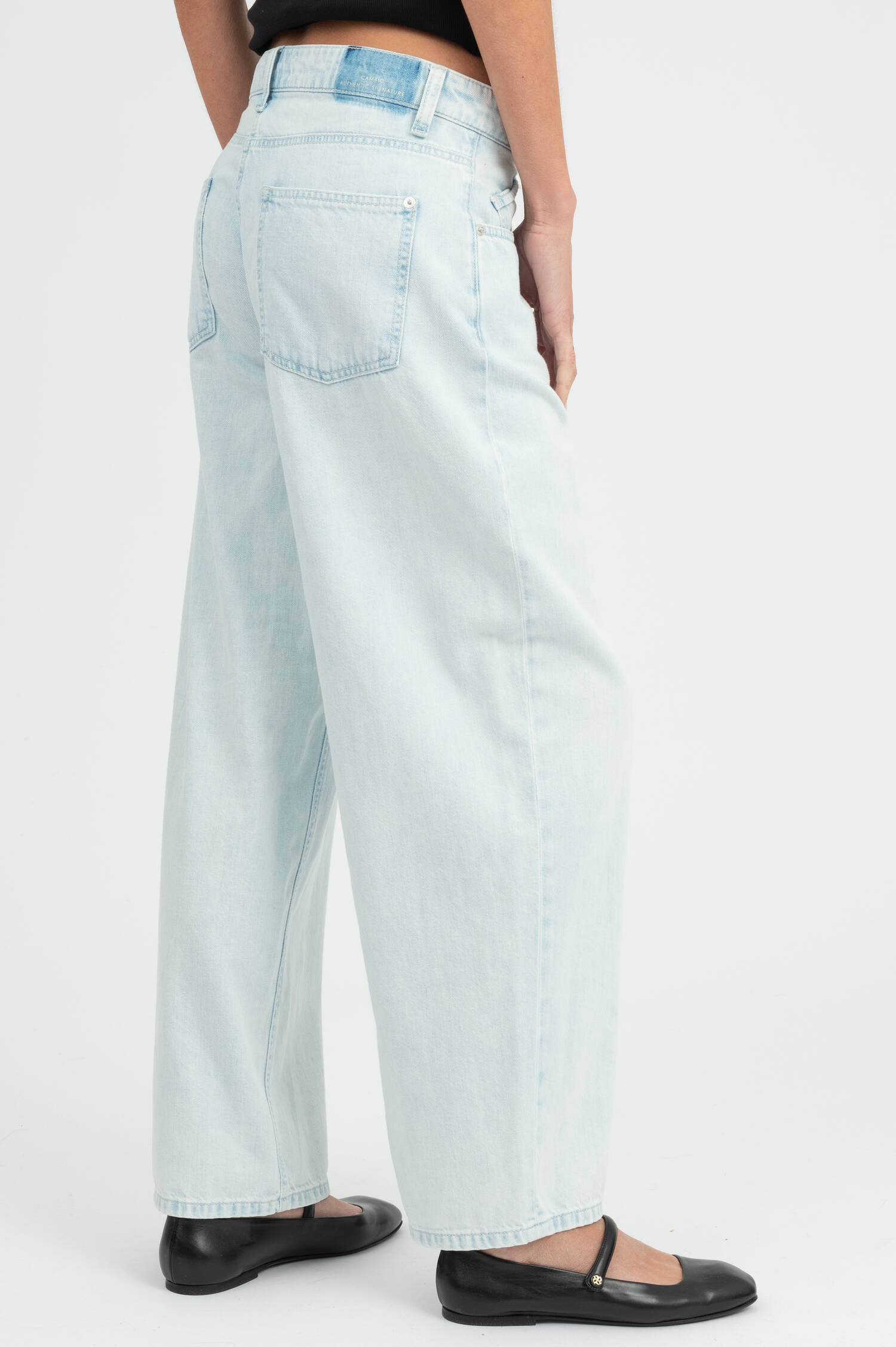 Baggy Jeans in Frosted-Fade-Blue