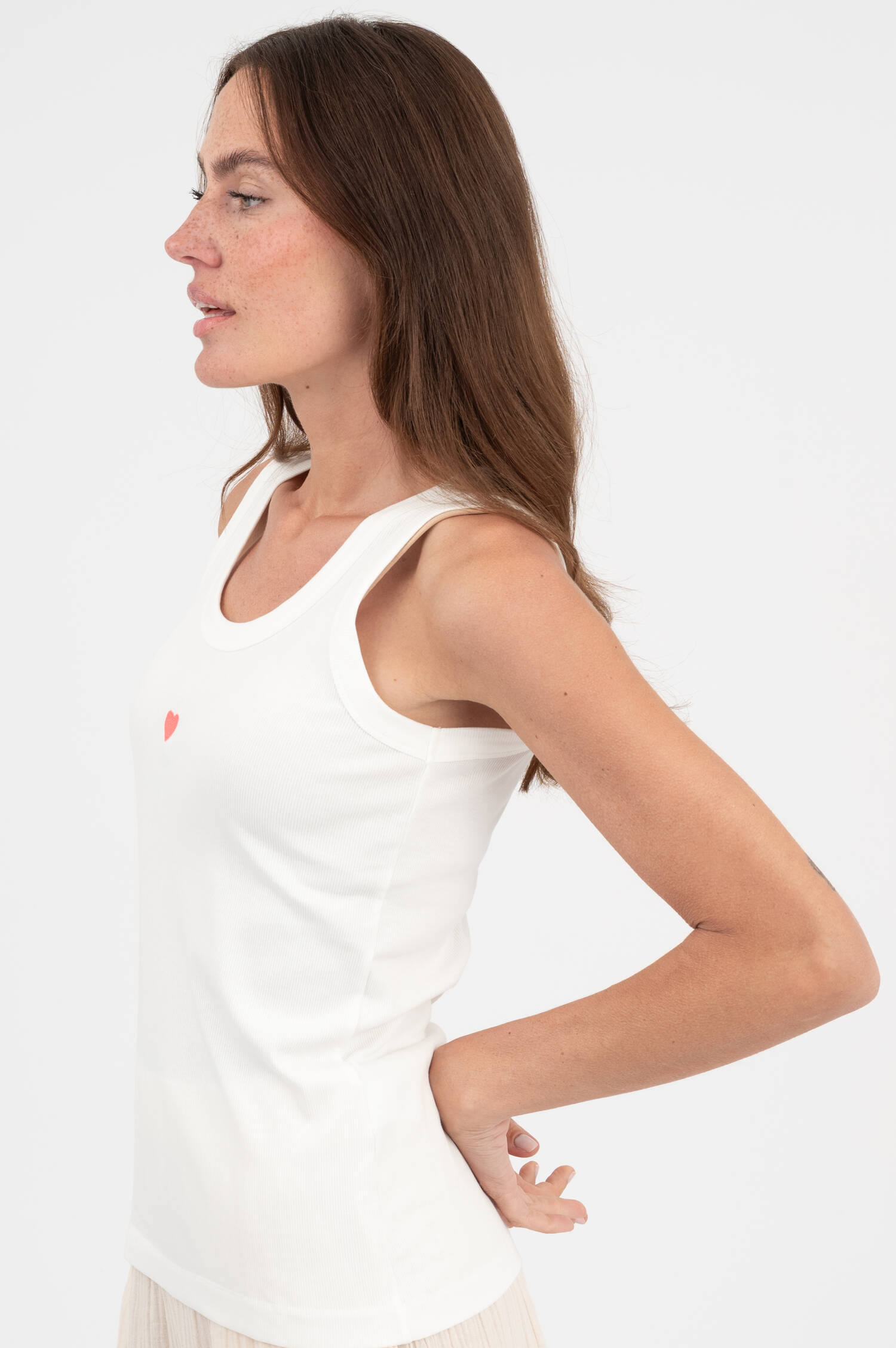 T-Shirt mit Herz-Stickerei in Ecru T-Shirt mit Herz-Stickerei in Ecru