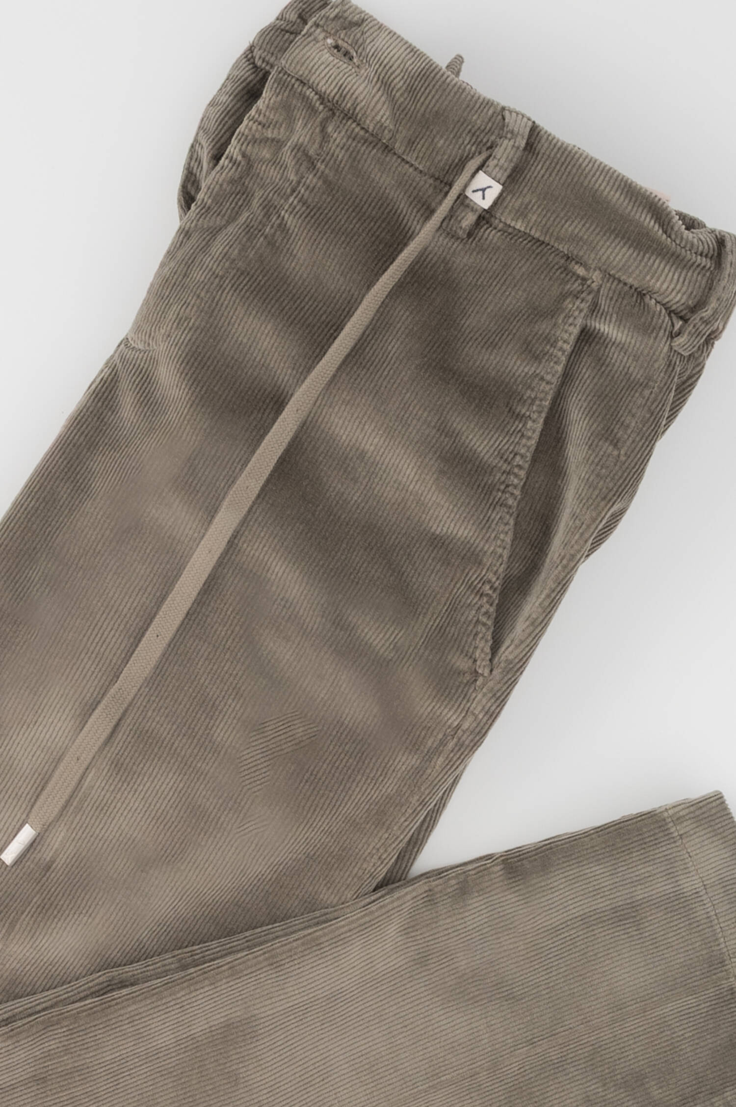 Cordhose mit Kordelzug in Olivgrün