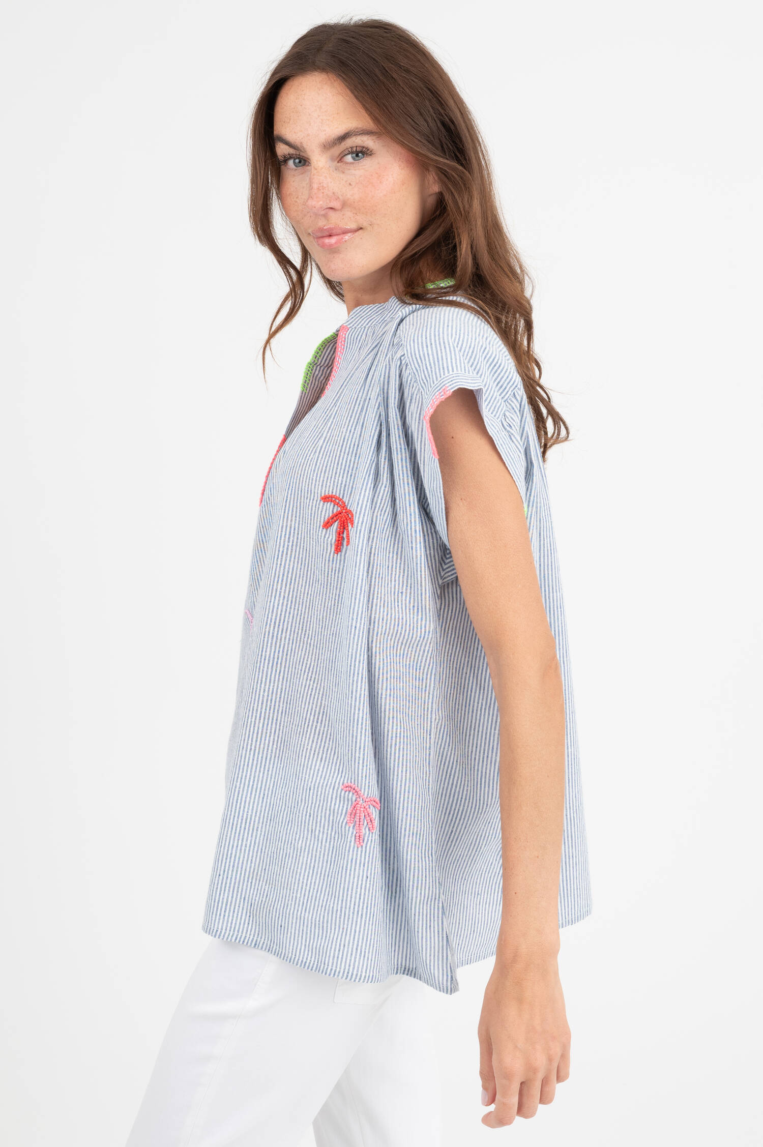 Bluse mit Perlen-Applikation in Ecru/Blau