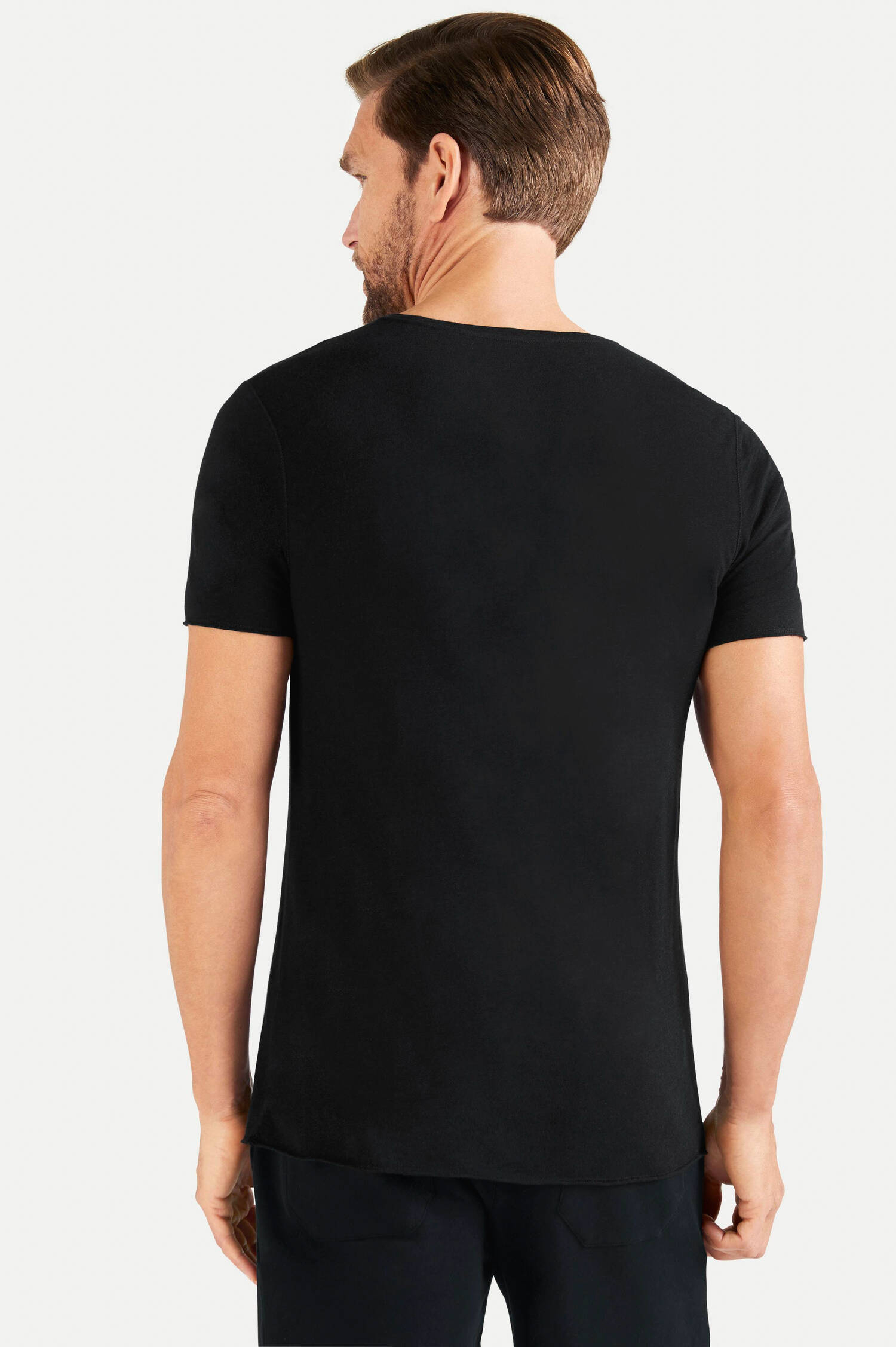 T-Shirt mit V-Ausschnitt in Schwarz