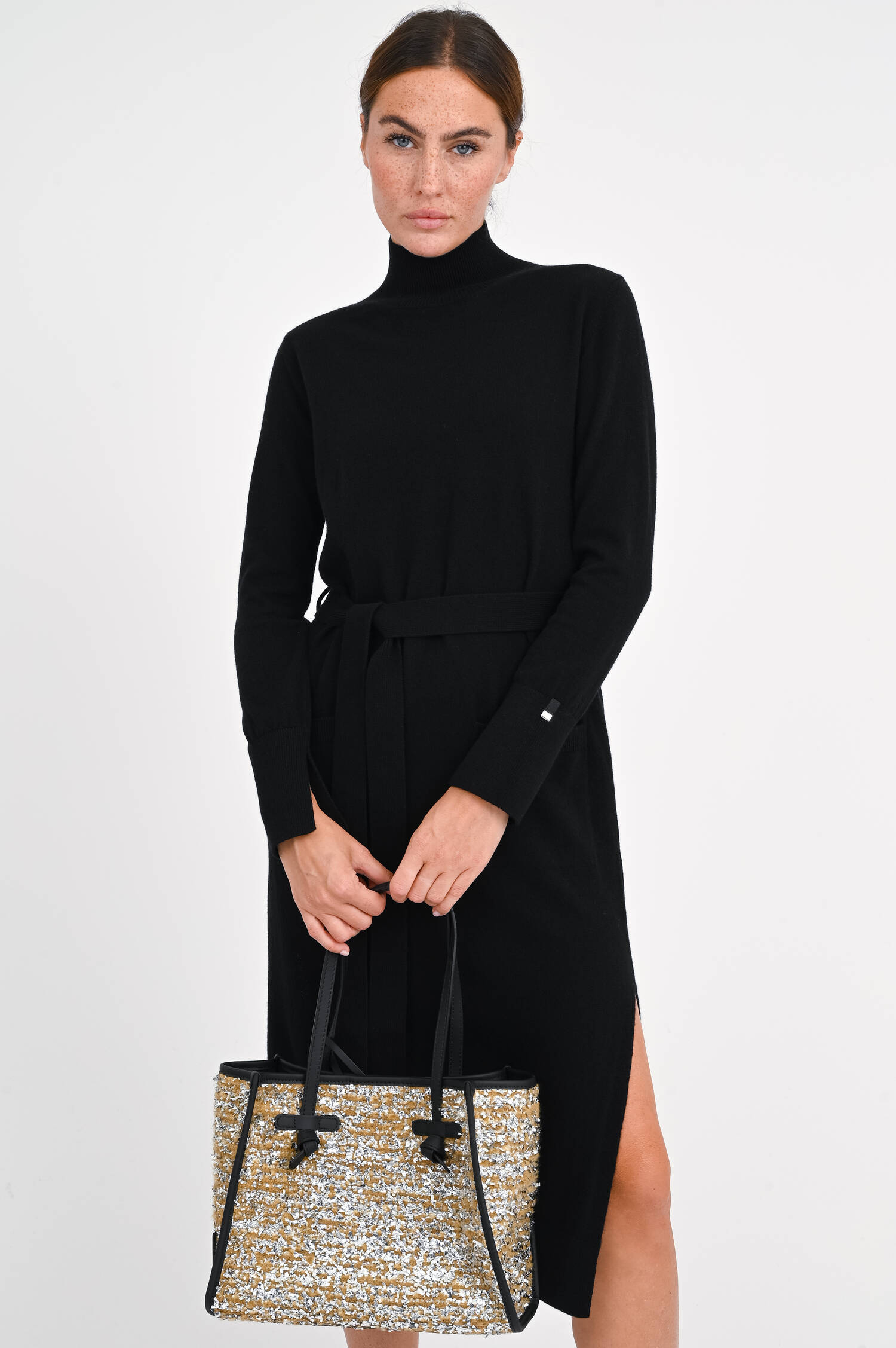 Midi-Strickkleid mit Gürtel in Schwarz Midi-Strickkleid mit Gürtel in Schwarz