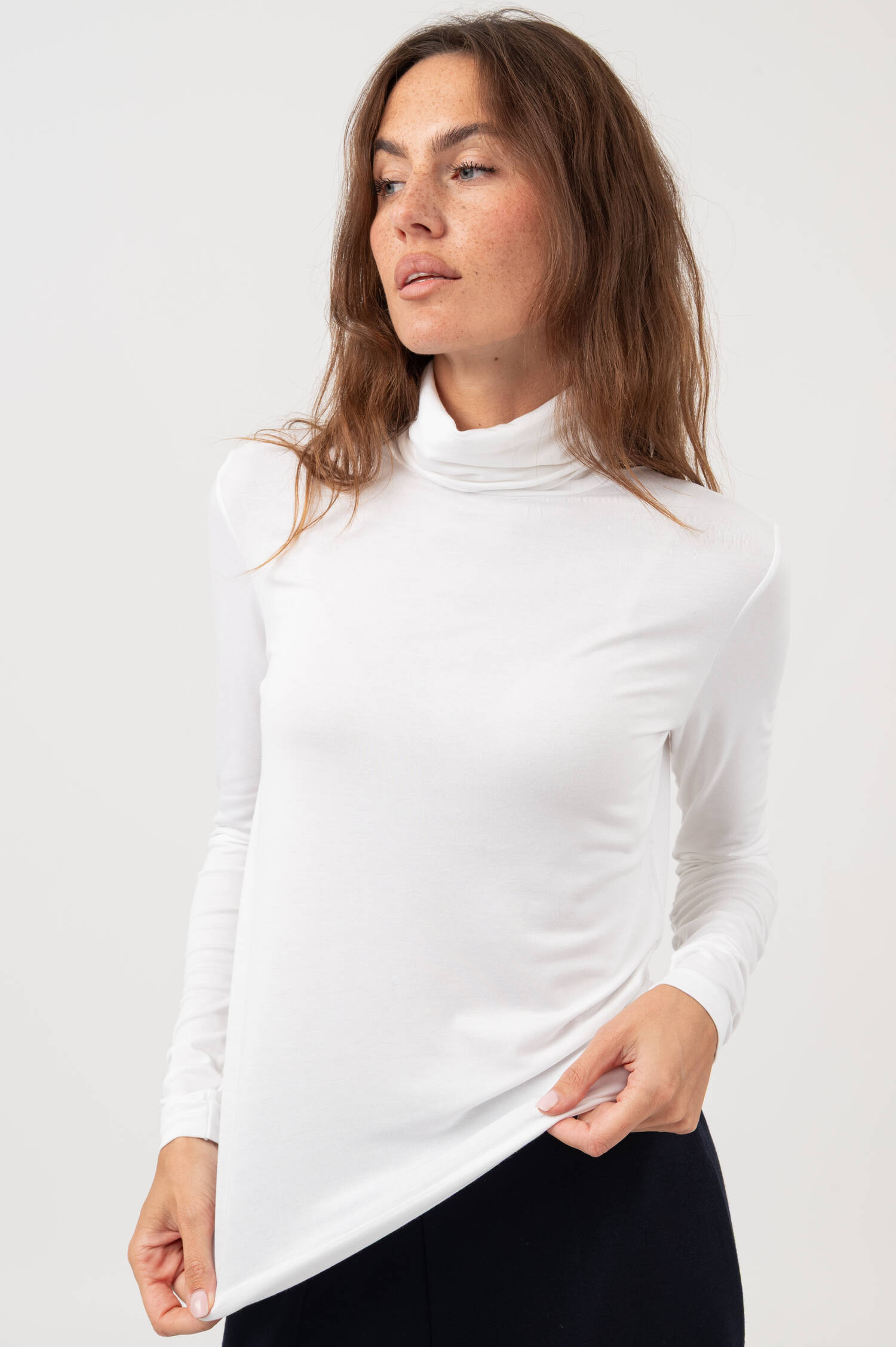Rollkragen-Langarmshirt in Weiß