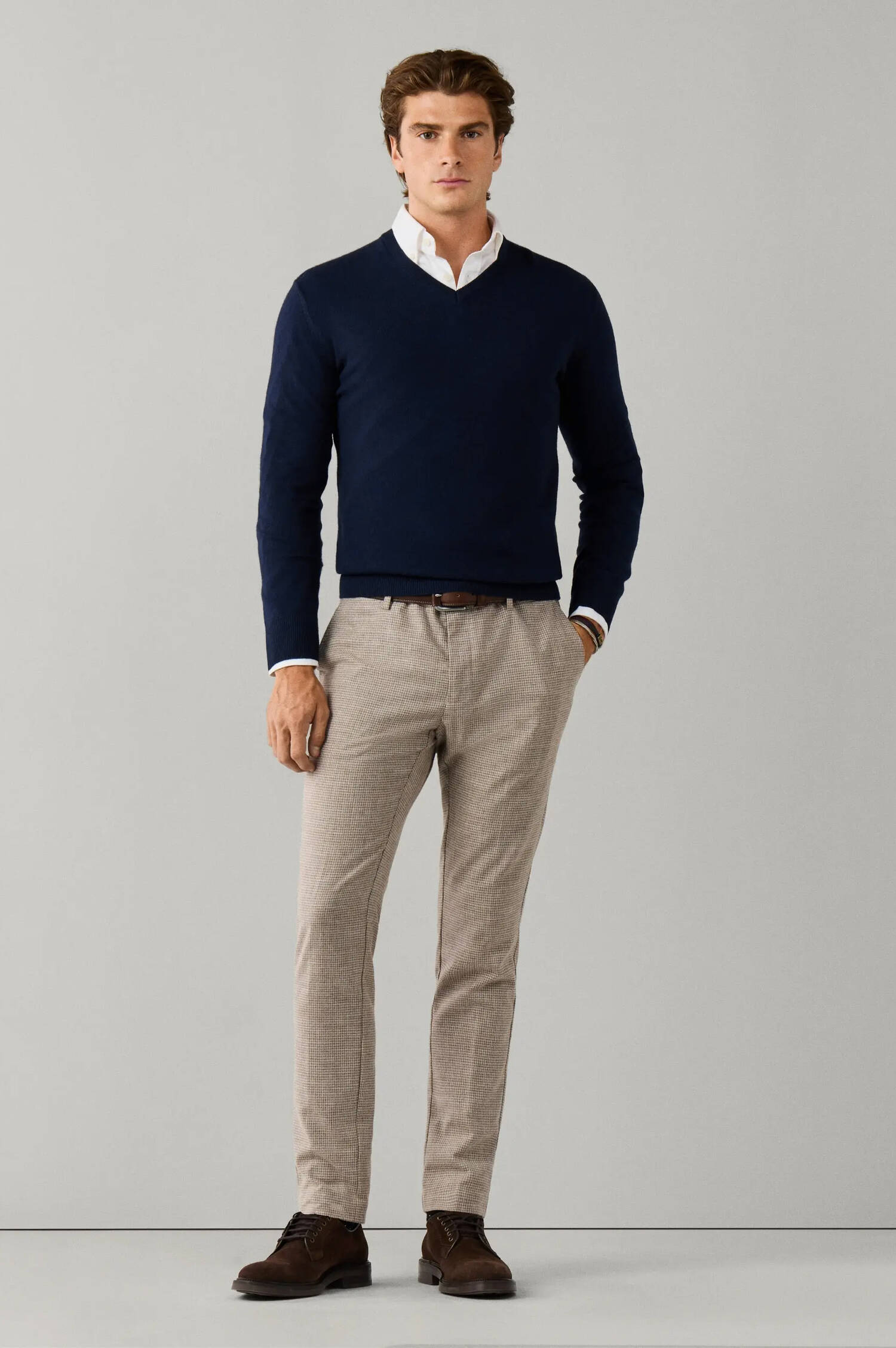 V-Neck Pullover in Navy V-Neck Pullover in Navy