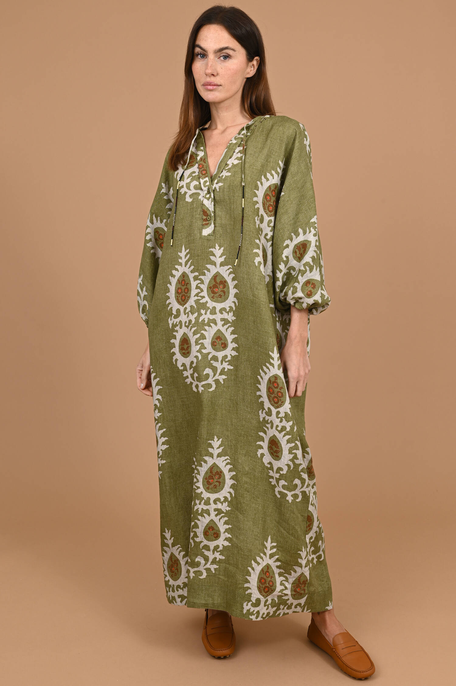 Leinenkleid mit Perlendekoration in Oliv gemustert