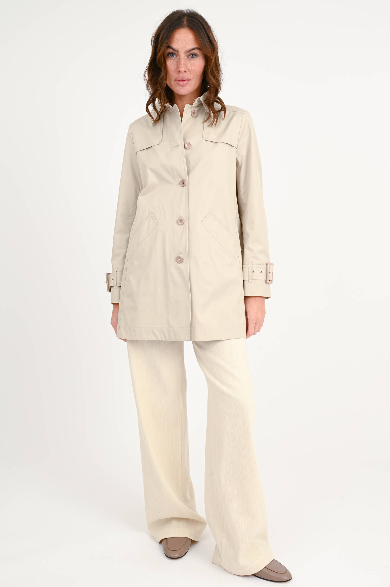 Kurzer Trenchcoat in Sand