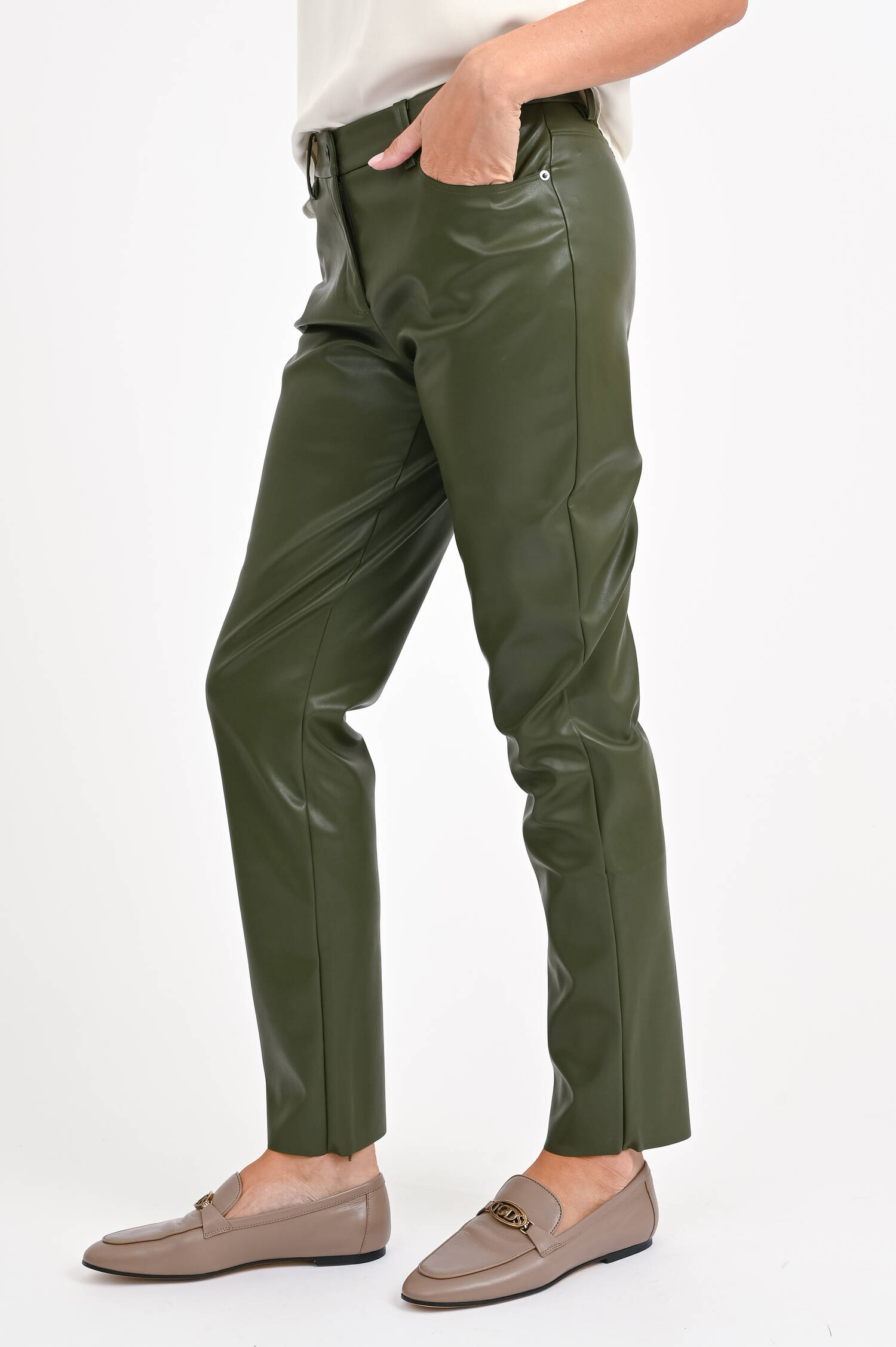 Vegane Lederhose in Oliv Vegane Lederhose in Oliv