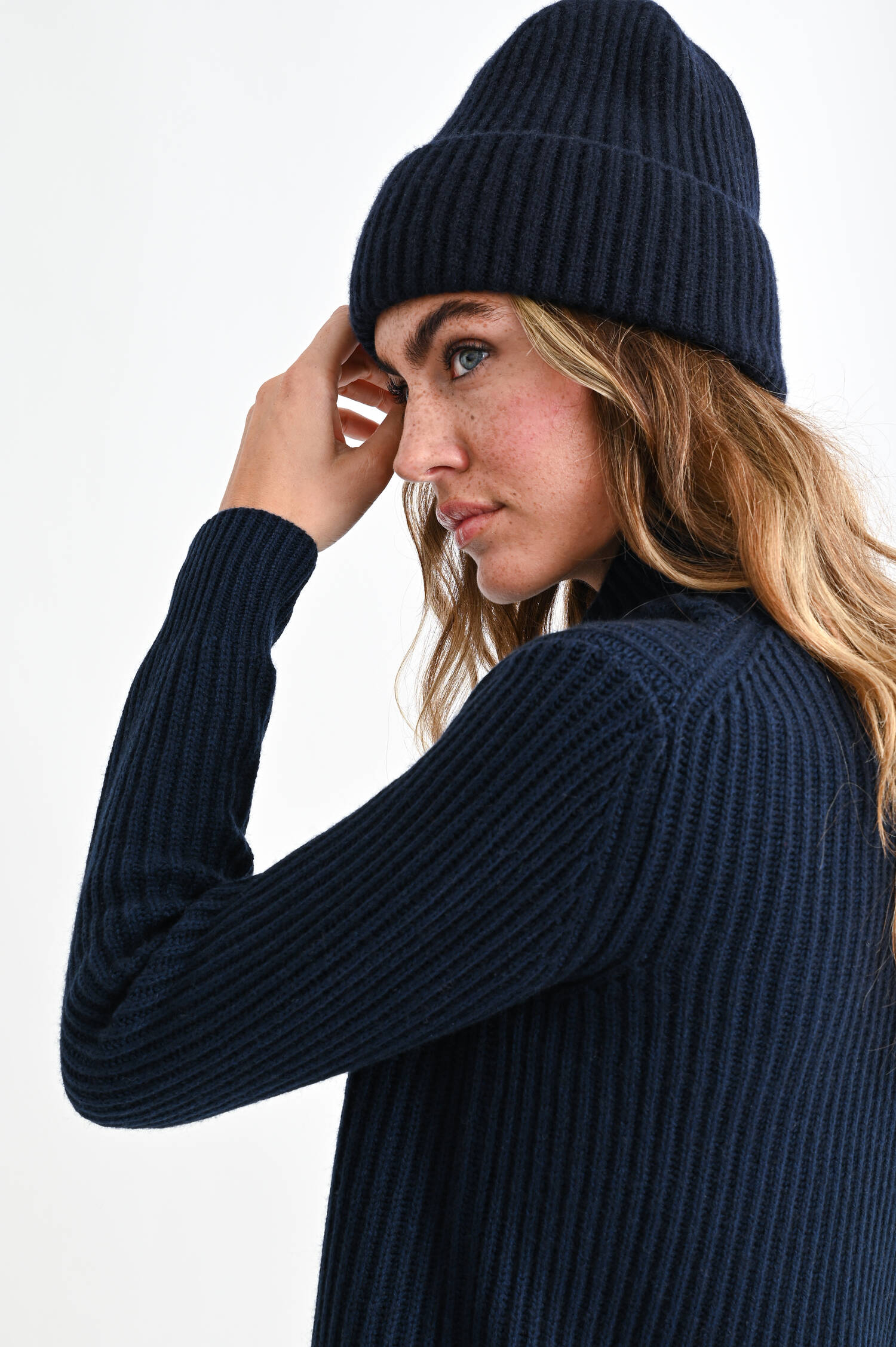 Maxi-Mütze aus Cariaggi Cashmere in Navy Maxi-Mütze aus Cariaggi Cashmere in Navy