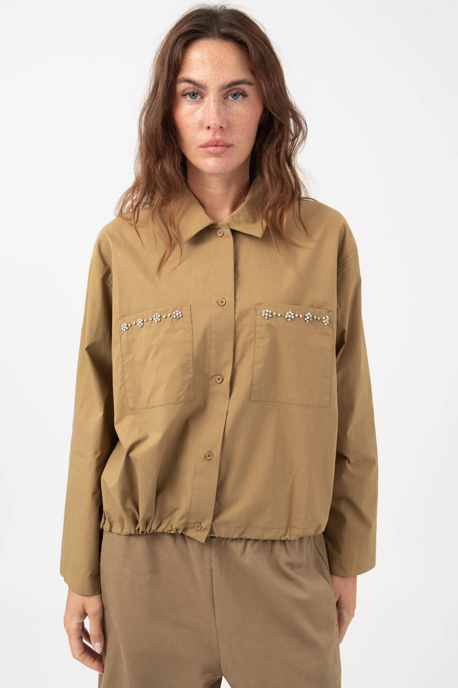 Bluse mit Strasssteinen in Olive