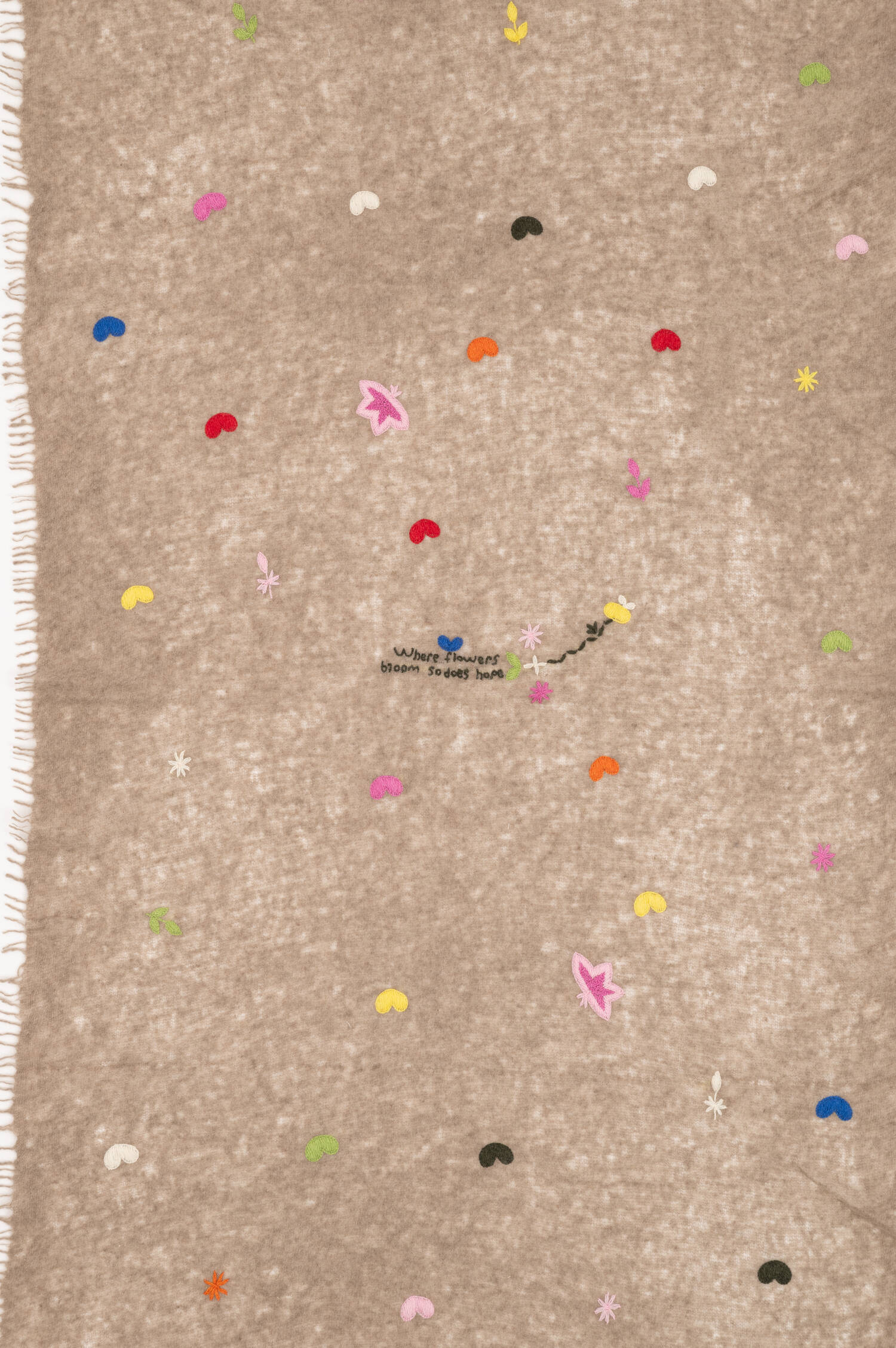 Cashmere Schal mit Herz-Stick in Beige Cashmere Schal mit Herz-Stick in Beige