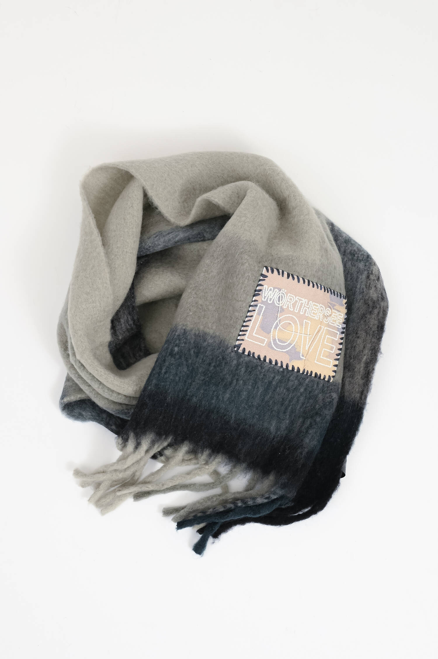 Schal mit WÖRTHERSEE LOVE Patch in Grau/Blau Schal mit WÖRTHERSEE LOVE Patch in Grau/Blau