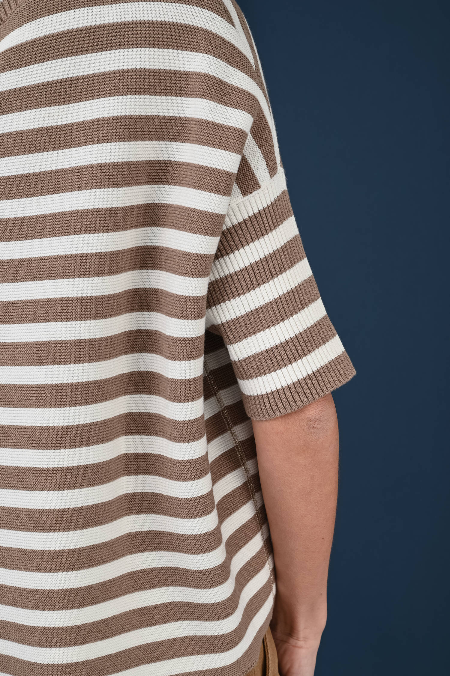 Kurzarm Pullover in Terrabraun/Weiß gestreift