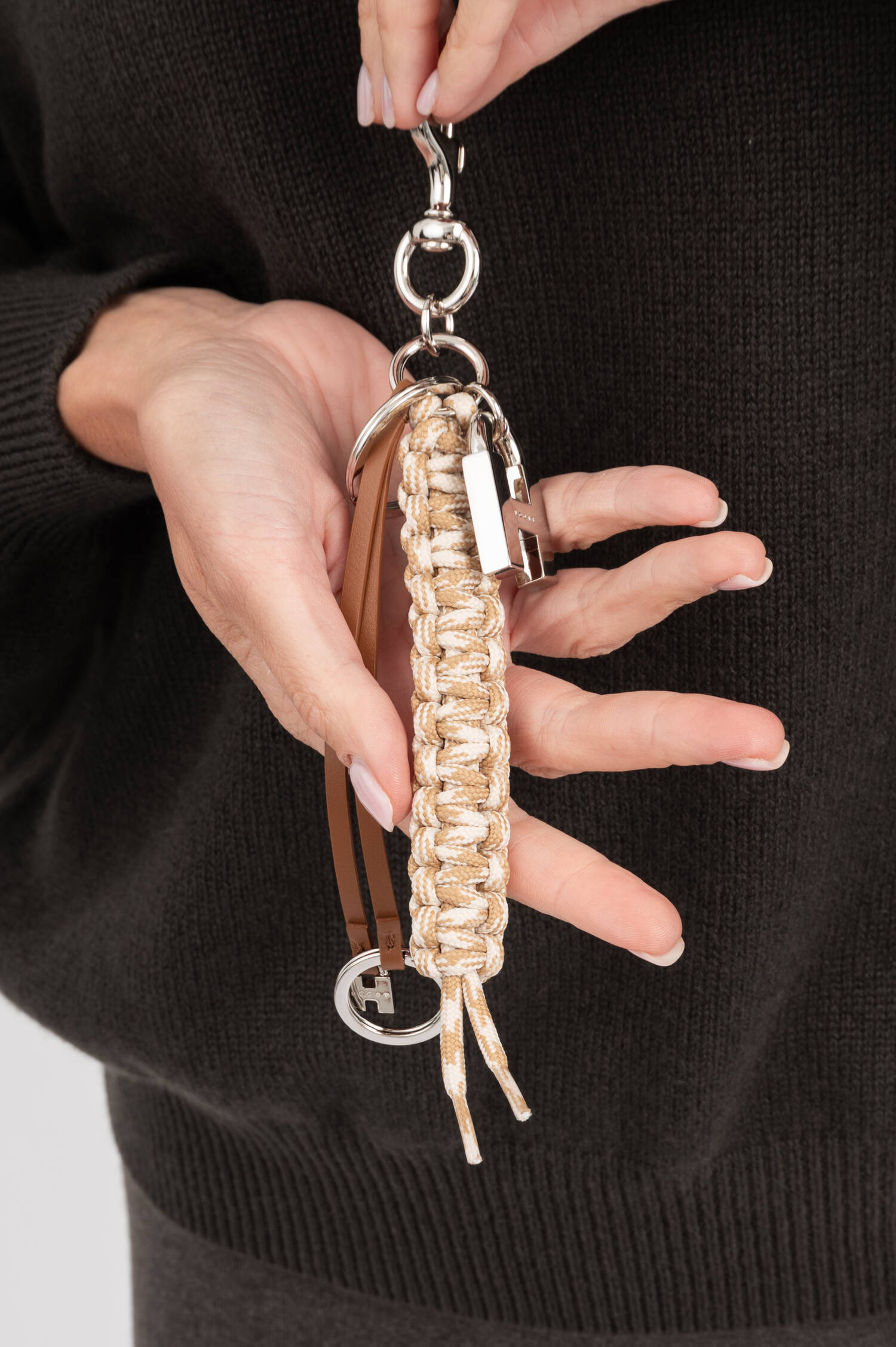 Geflochtener Kordel Taschenanhänger in Beige Geflochtener Kordel Taschenanhänger in Beige