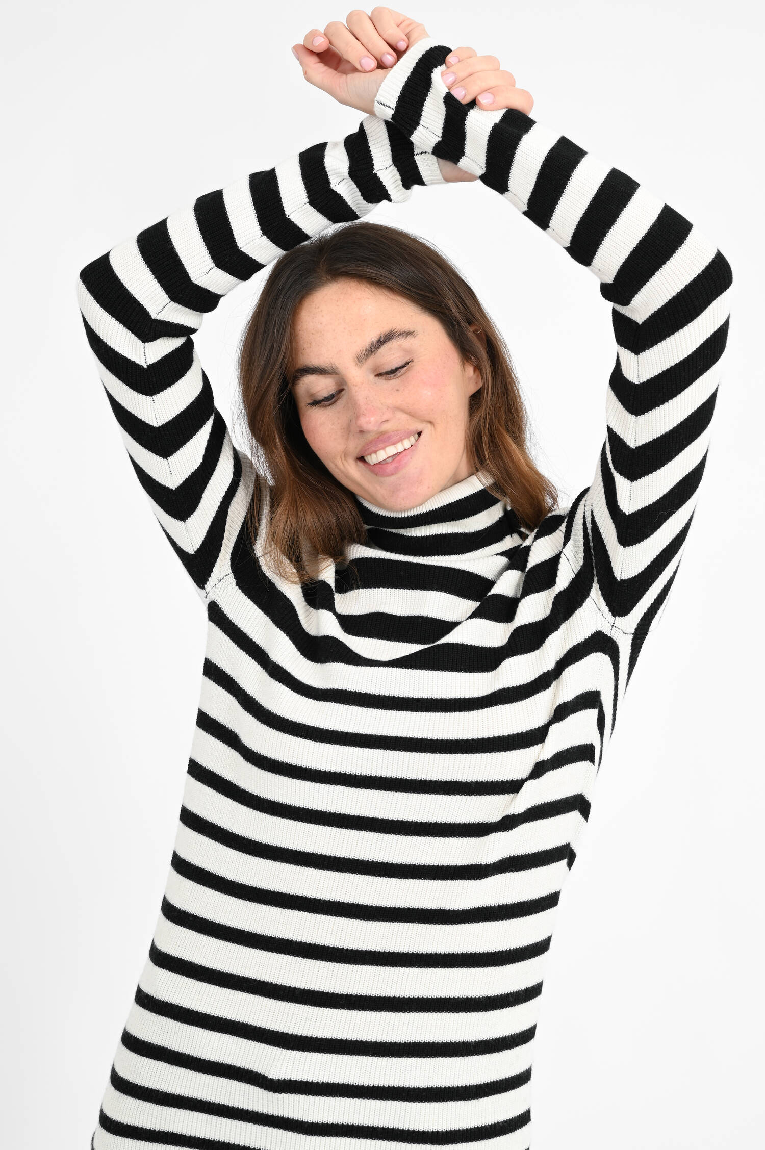 Pullover SABRINE in Weiß/Schwarz gestreift Pullover SABRINE in Weiß/Schwarz gestreift