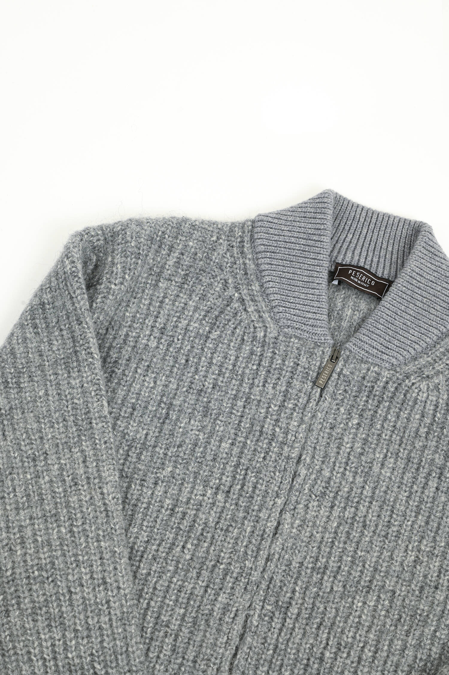 Strickweste mit Kontrastdetails in Grau/Weiß