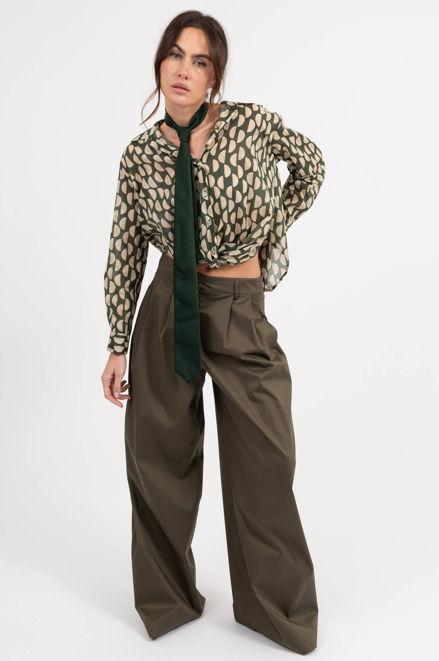 Bluse mit Allover Print in Oliv/Beige