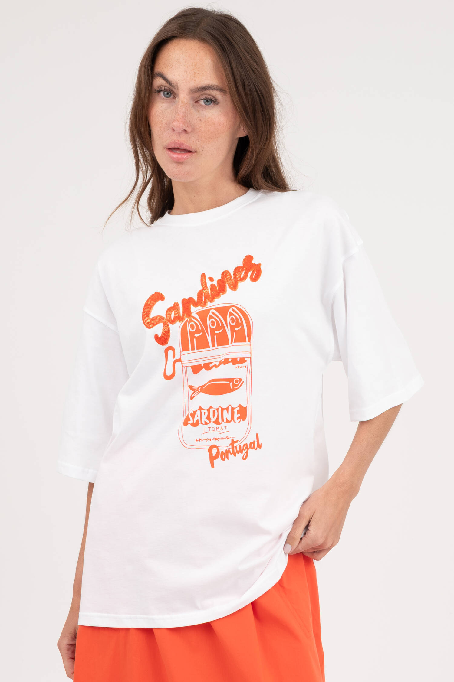 T-Shirt mit Pailetten in Weiß/Rot T-Shirt mit Pailetten in Weiß/Rot