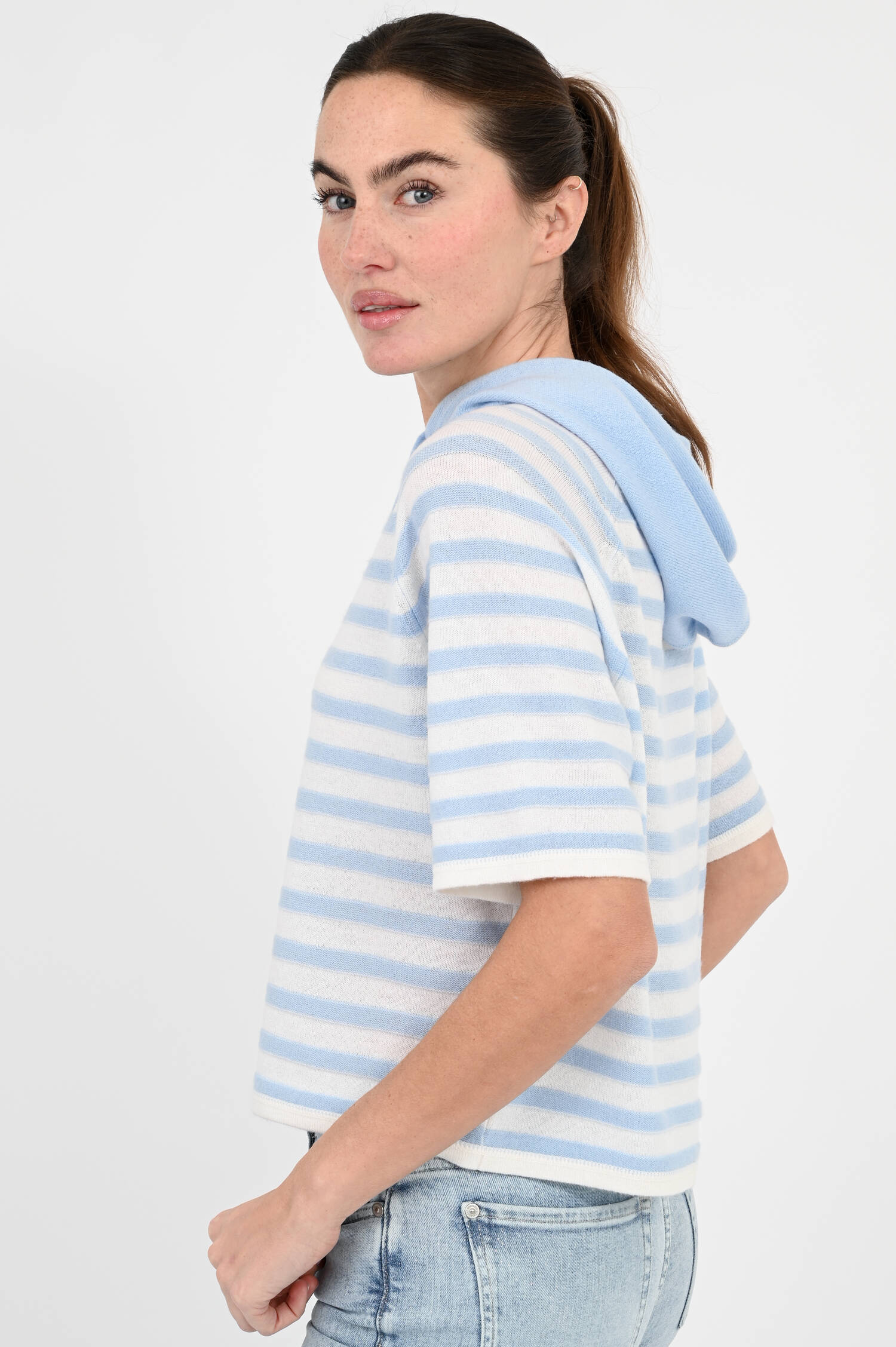 Kurzarm-Streifenhoodie in Hellblau/Creme