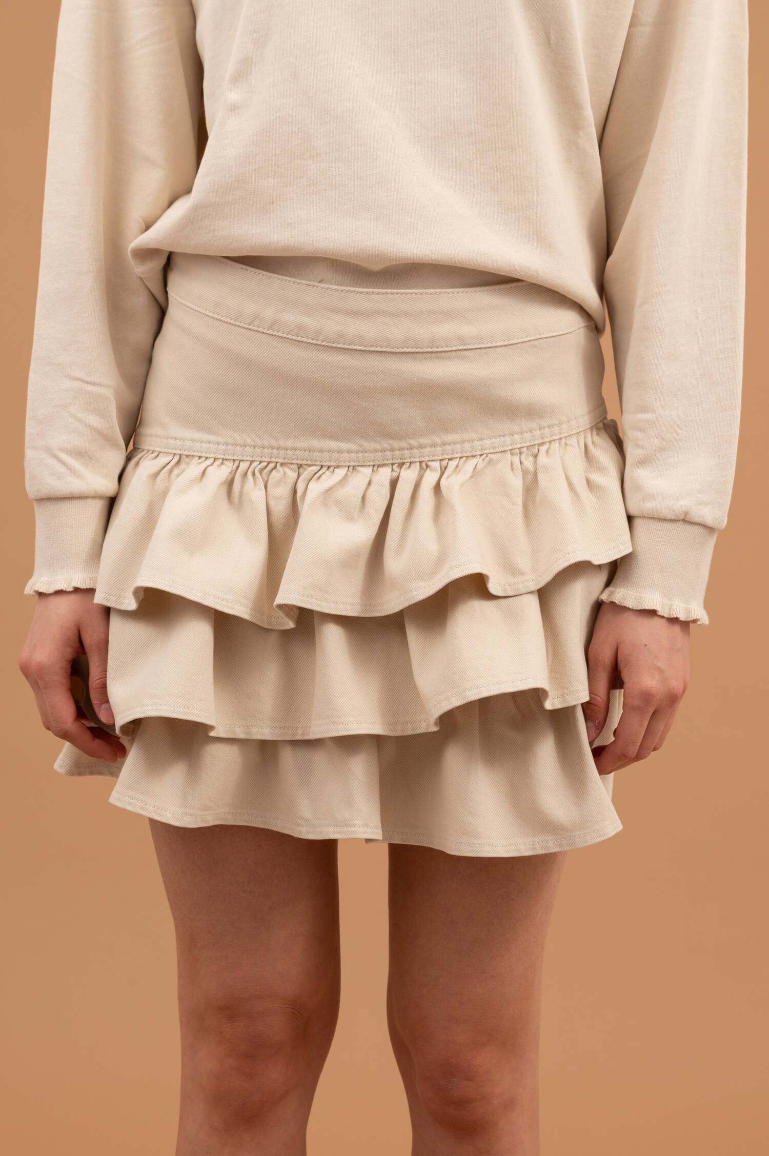 Denimrock mit Volants in Beige