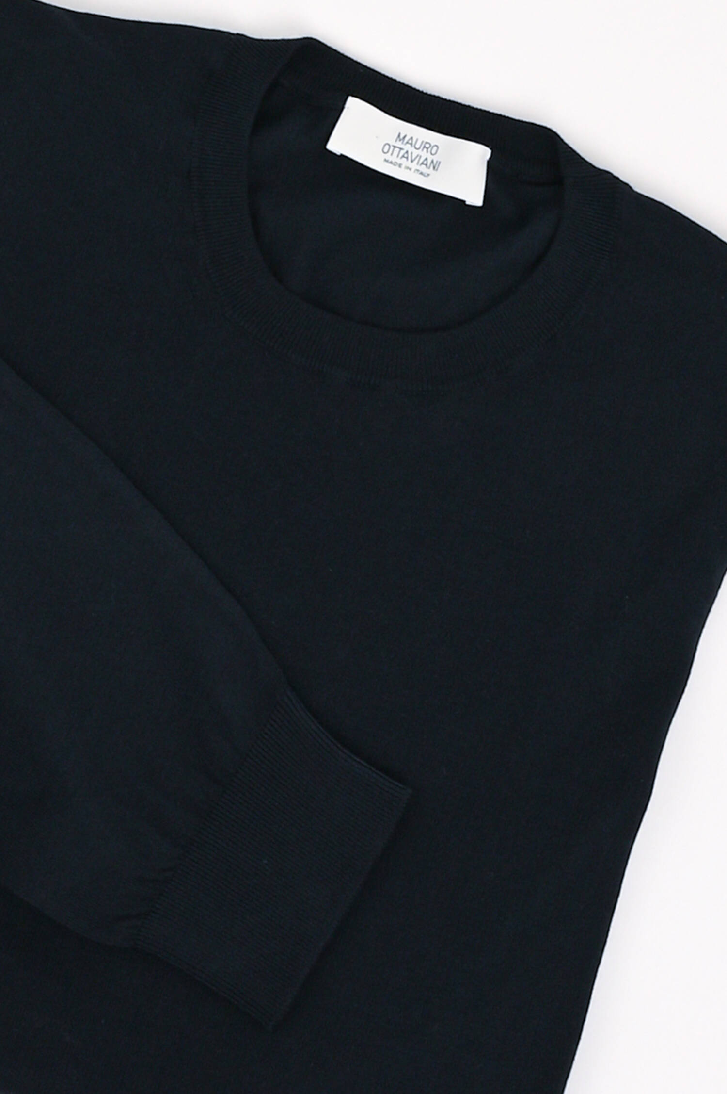 Feinstrick Pullover aus Schurwolle in Navy