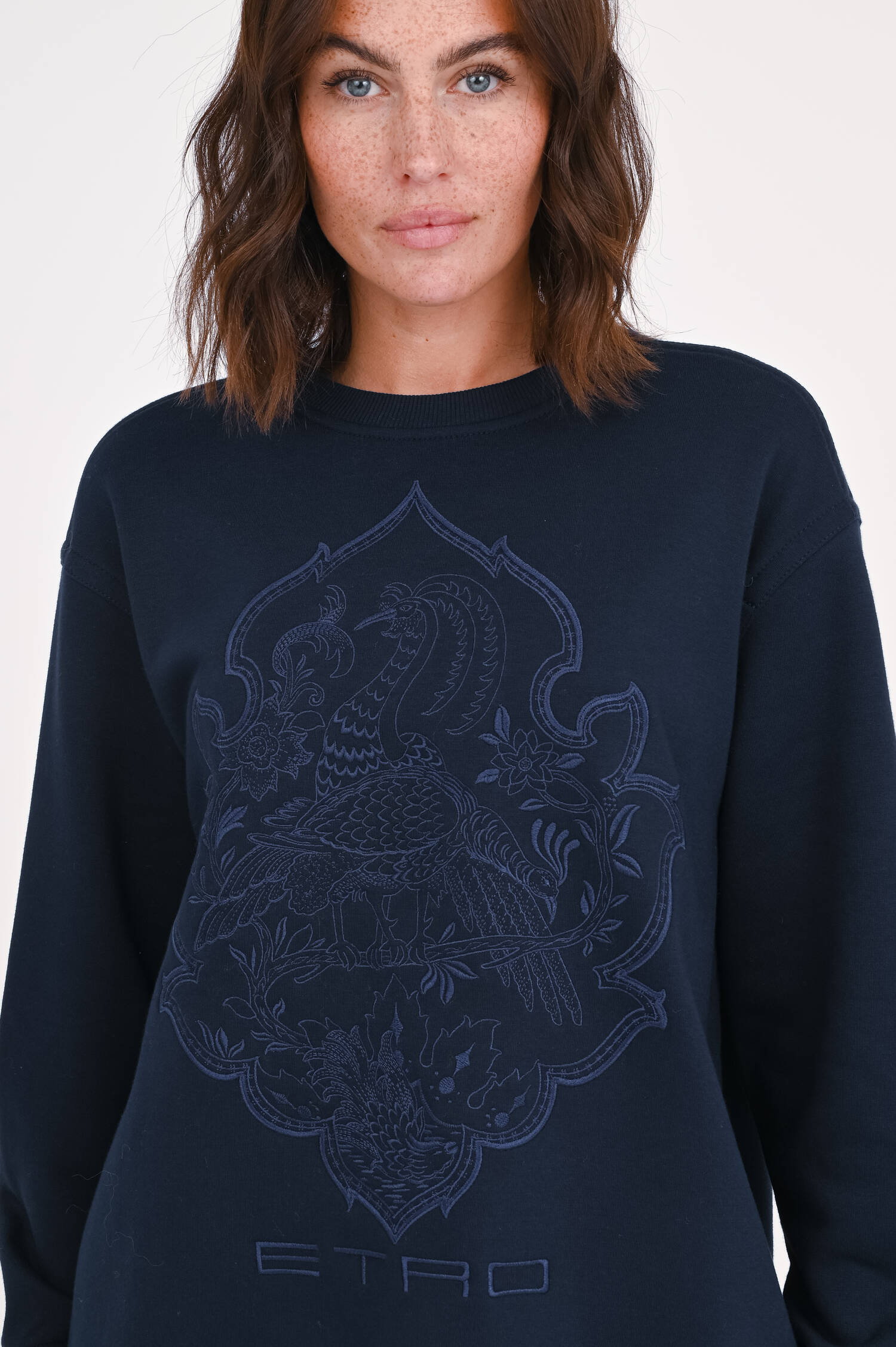 Sweatshirt mit Stickerei in Dunkelblau Sweatshirt mit Stickerei in Dunkelblau