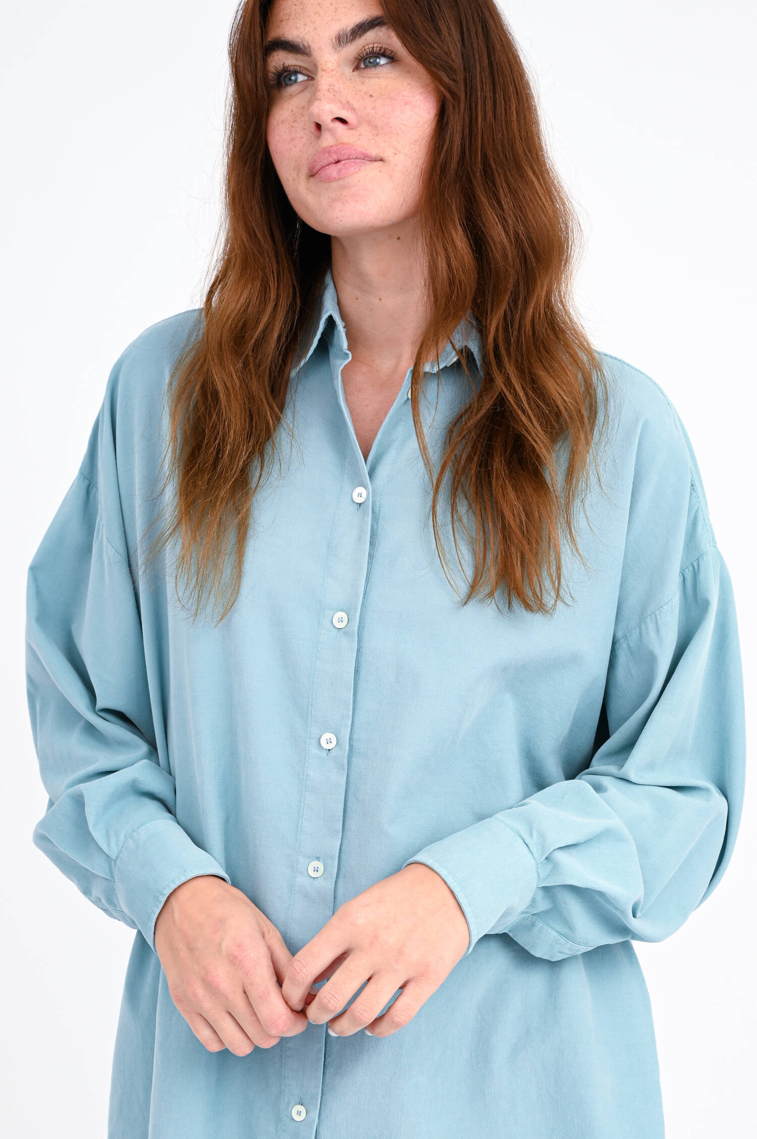Lange Bluse aus Feincord in Aqua