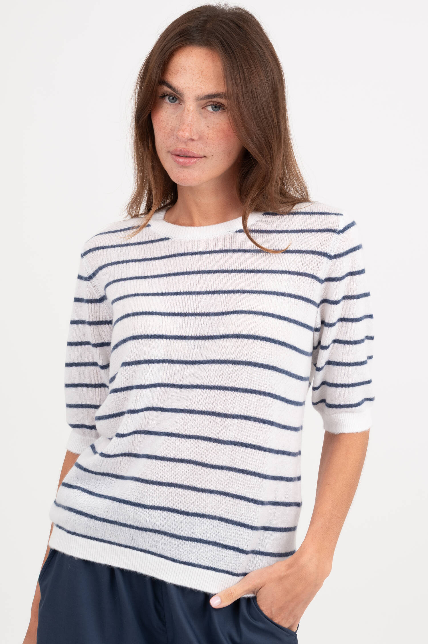 Strickshirt in Weiß/Blau gestreift