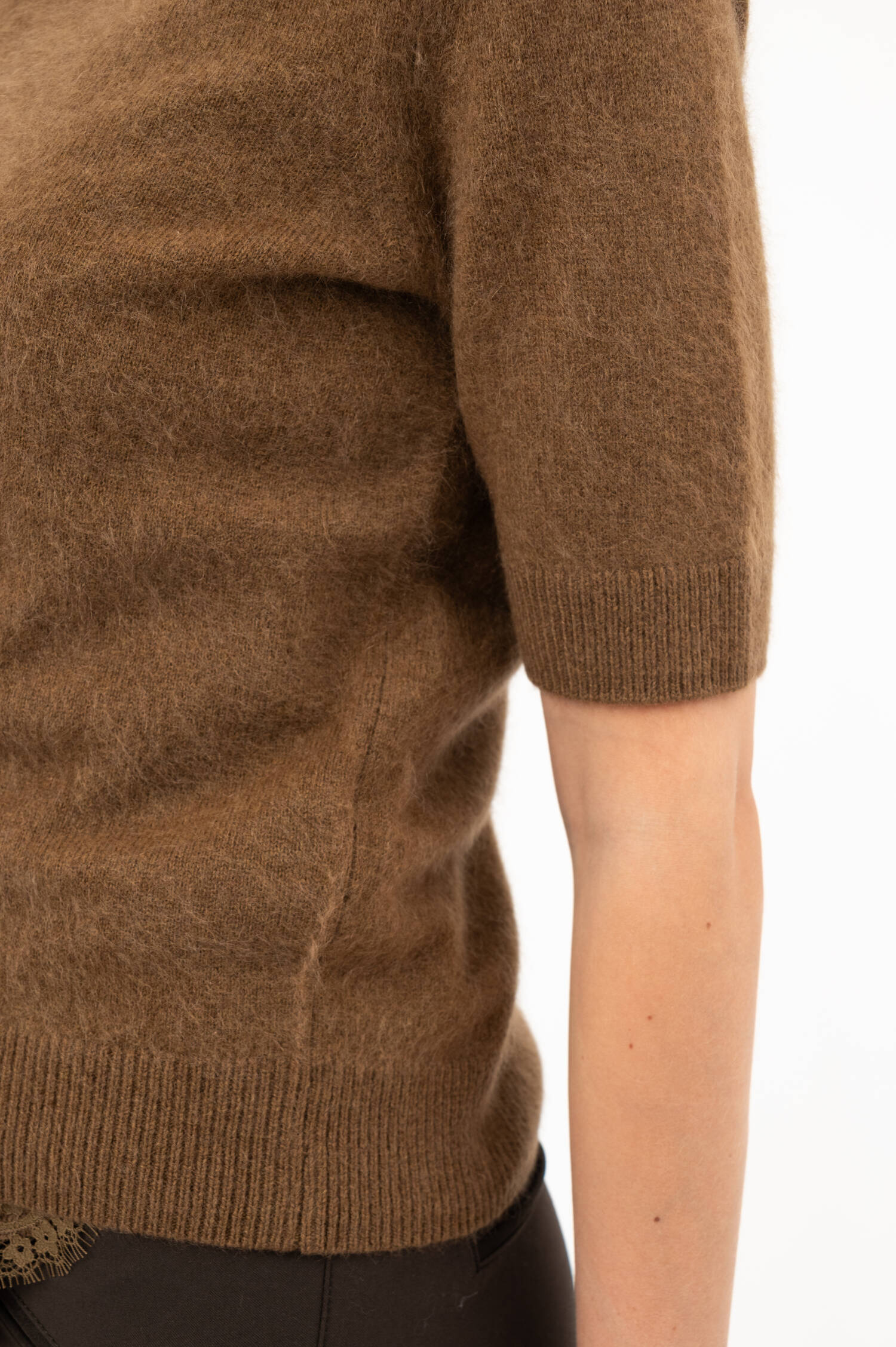Fluffy-Kurzarm-Pullover in Braun Fluffy-Kurzarm-Pullover in Braun