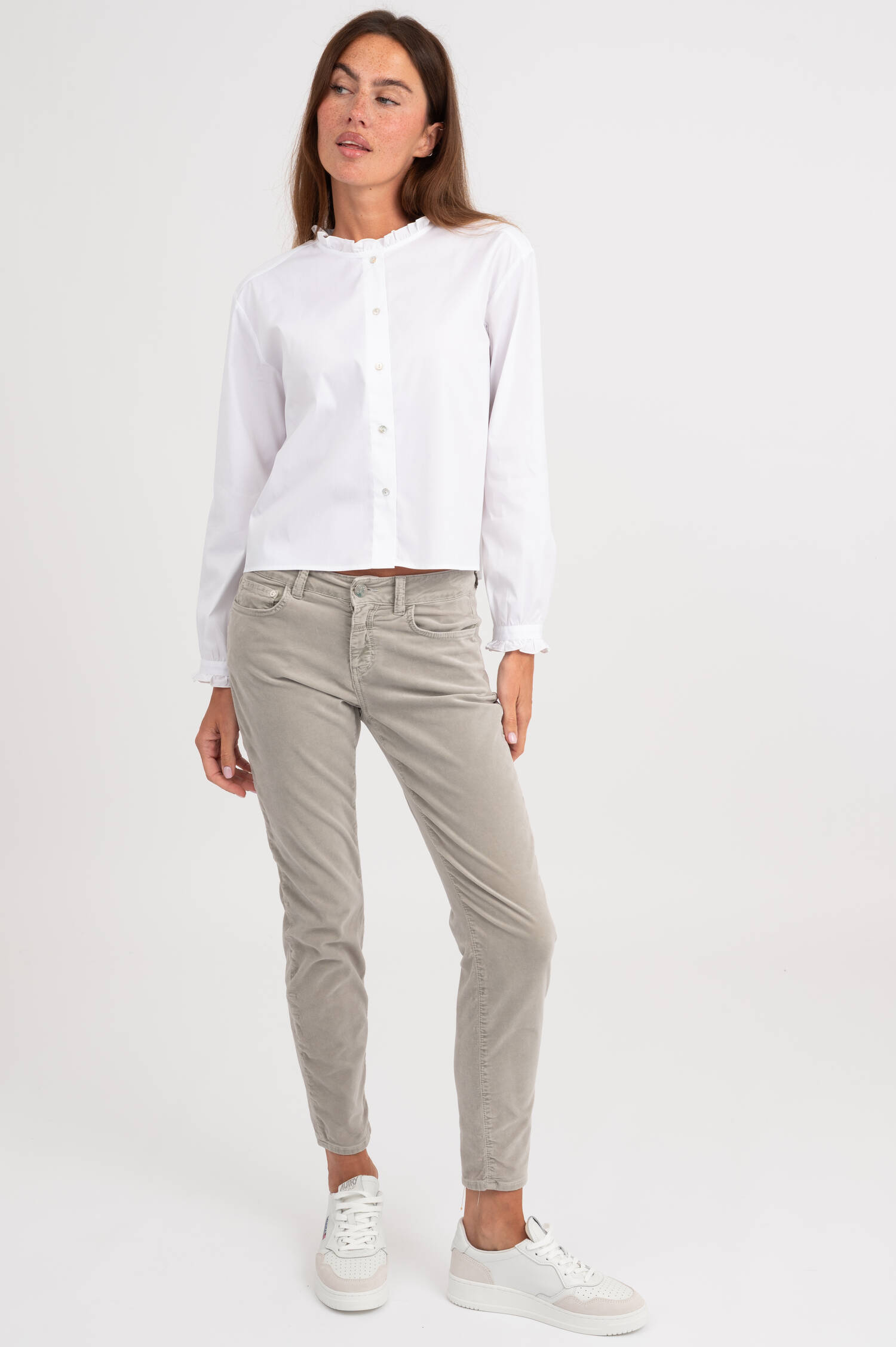 Bluse mit Rüschen-Details in Weiß Bluse mit Rüschen-Details in Weiß