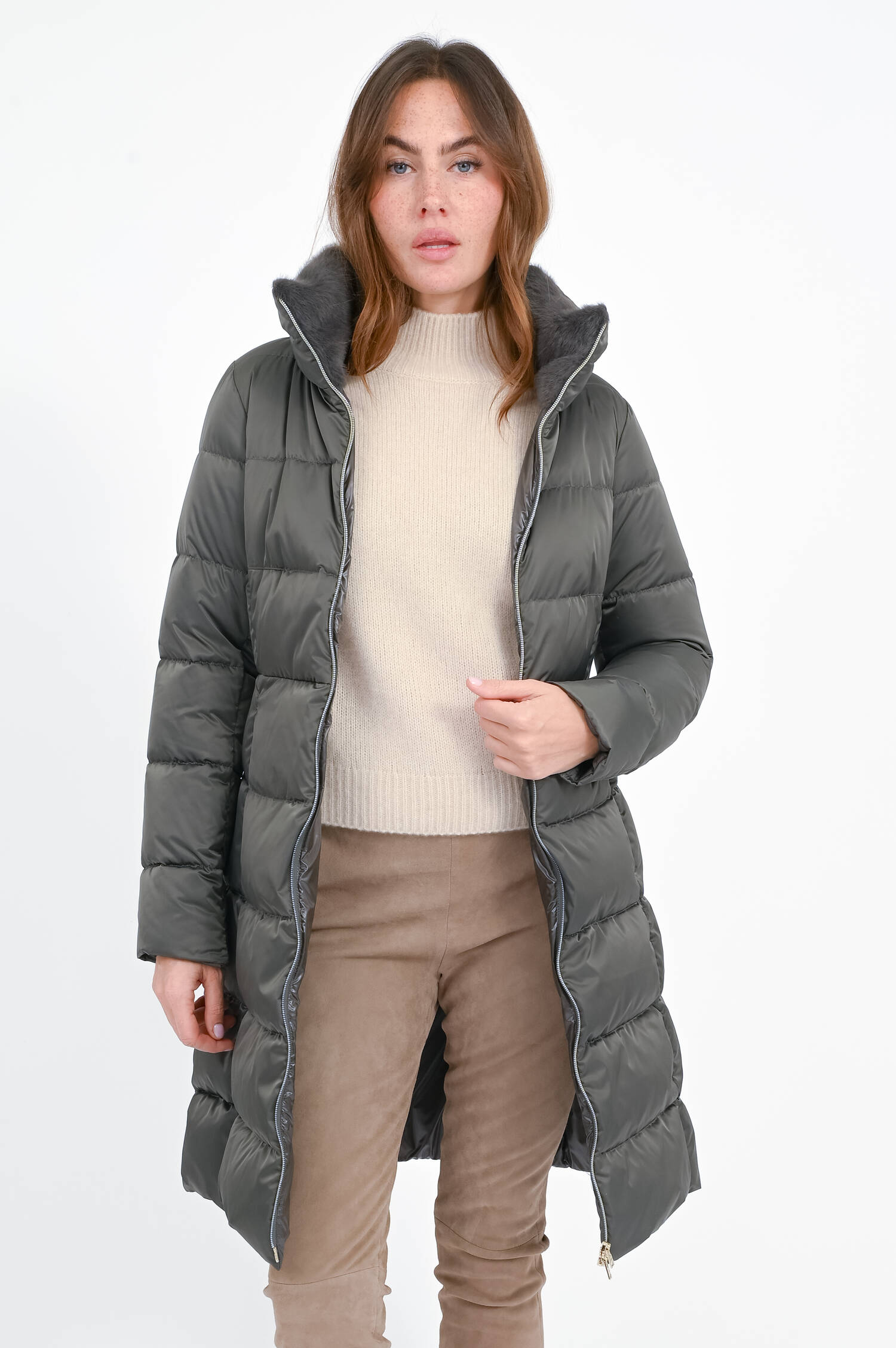 Steppmantel mit Fell-Einsatz in Anthrazit Steppmantel mit Fell-Einsatz in Anthrazit