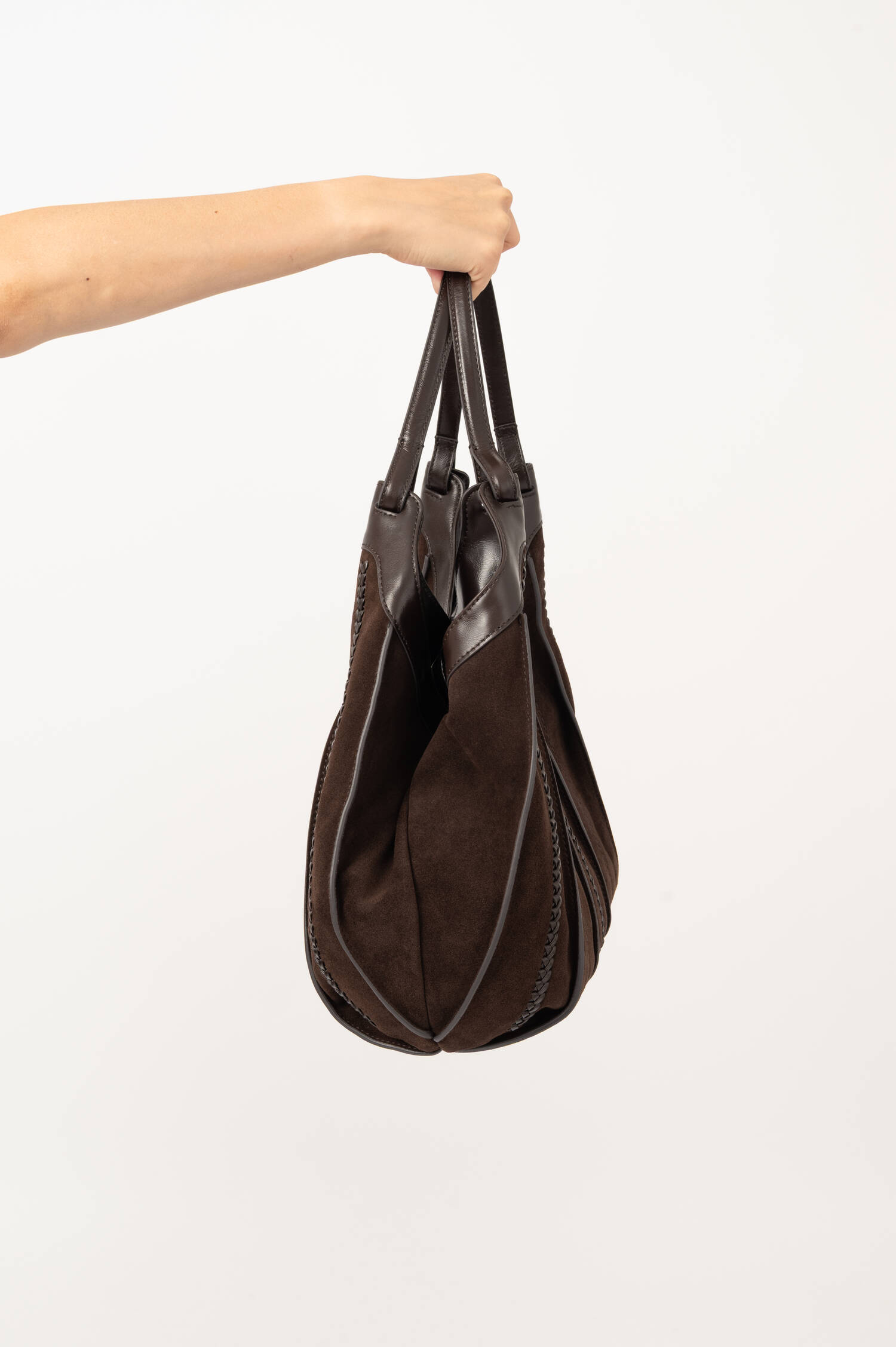 Veloursleder-Schultertasche DUA in Dunkelbraun Veloursleder-Schultertasche DUA in Dunkelbraun
