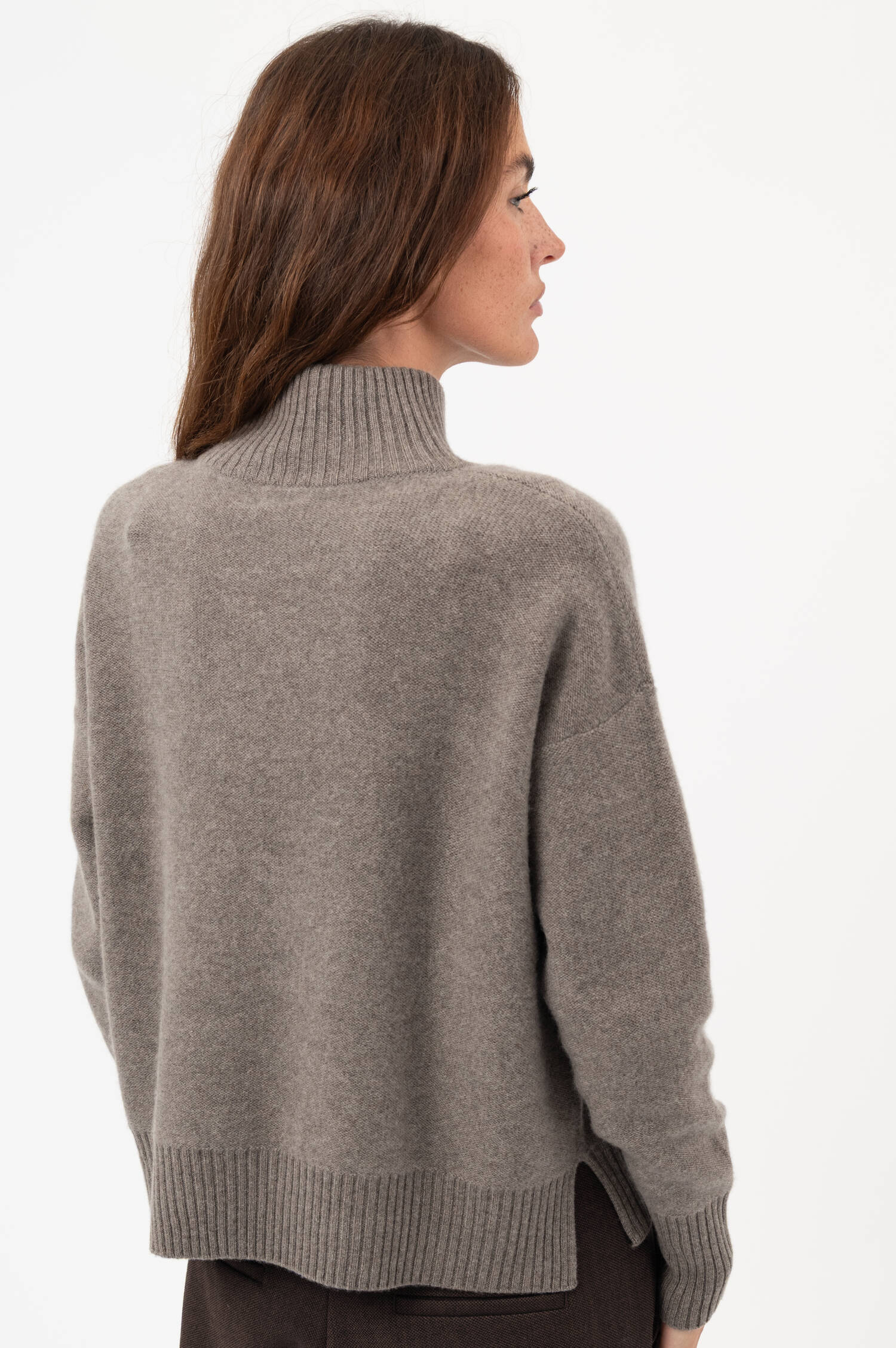 Oversized-Rollkragen-Pullover in Taupe Oversized-Rollkragen-Pullover in Taupe